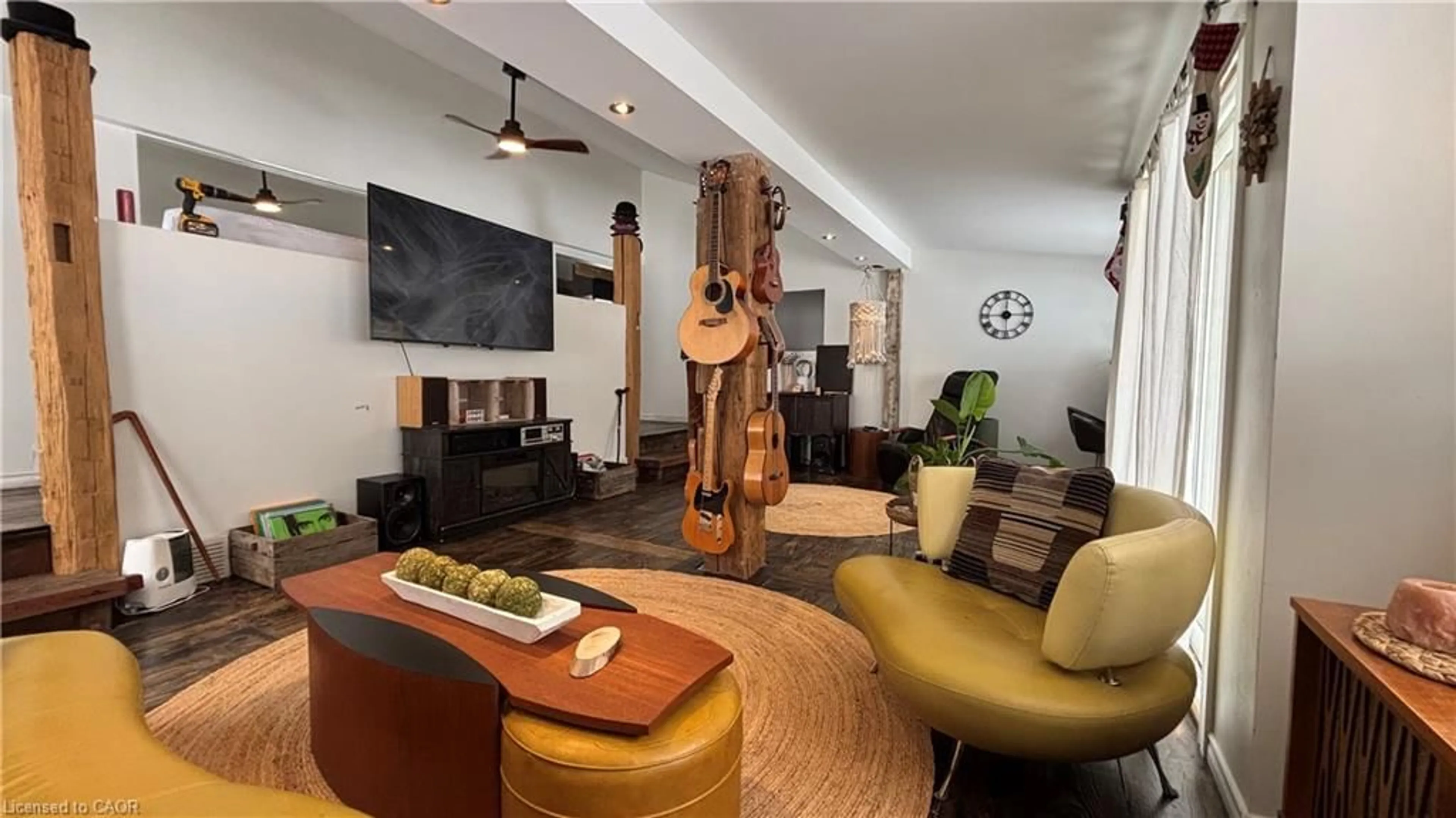 Lobby for 430 Old Mill Rd, Delhi Ontario N4B 2X7