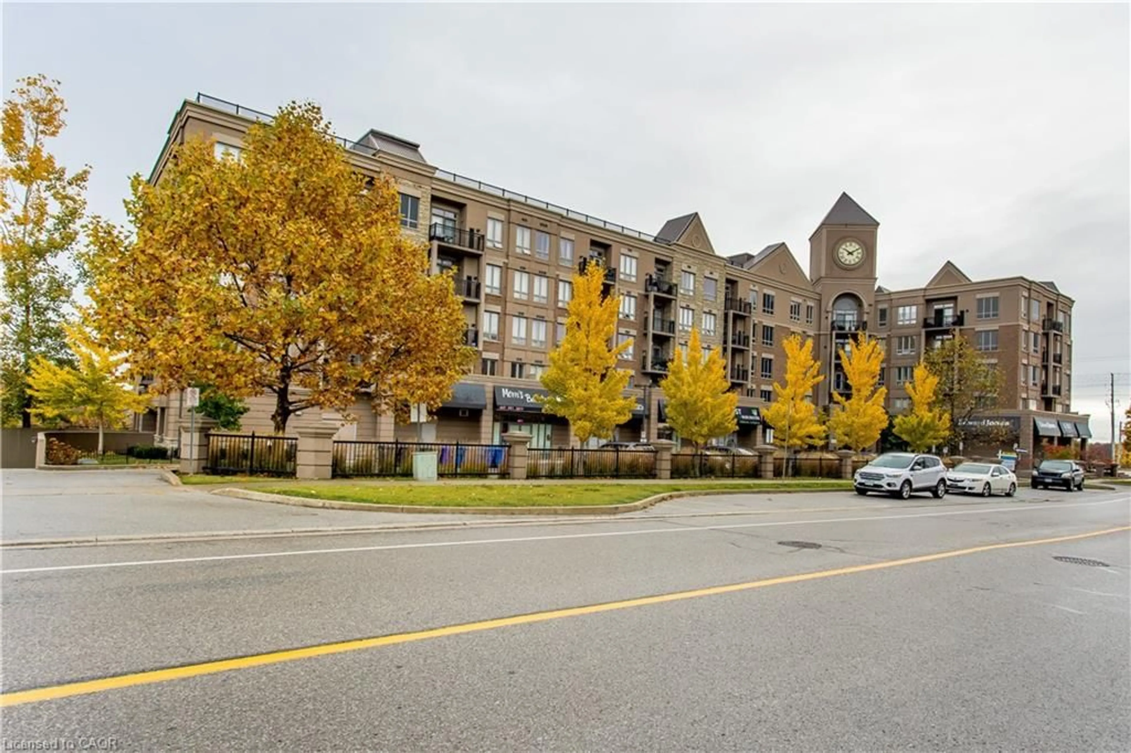 Patio, unknown for 5327 Upper Middle Rd #205, Burlington Ontario L7L 0E9