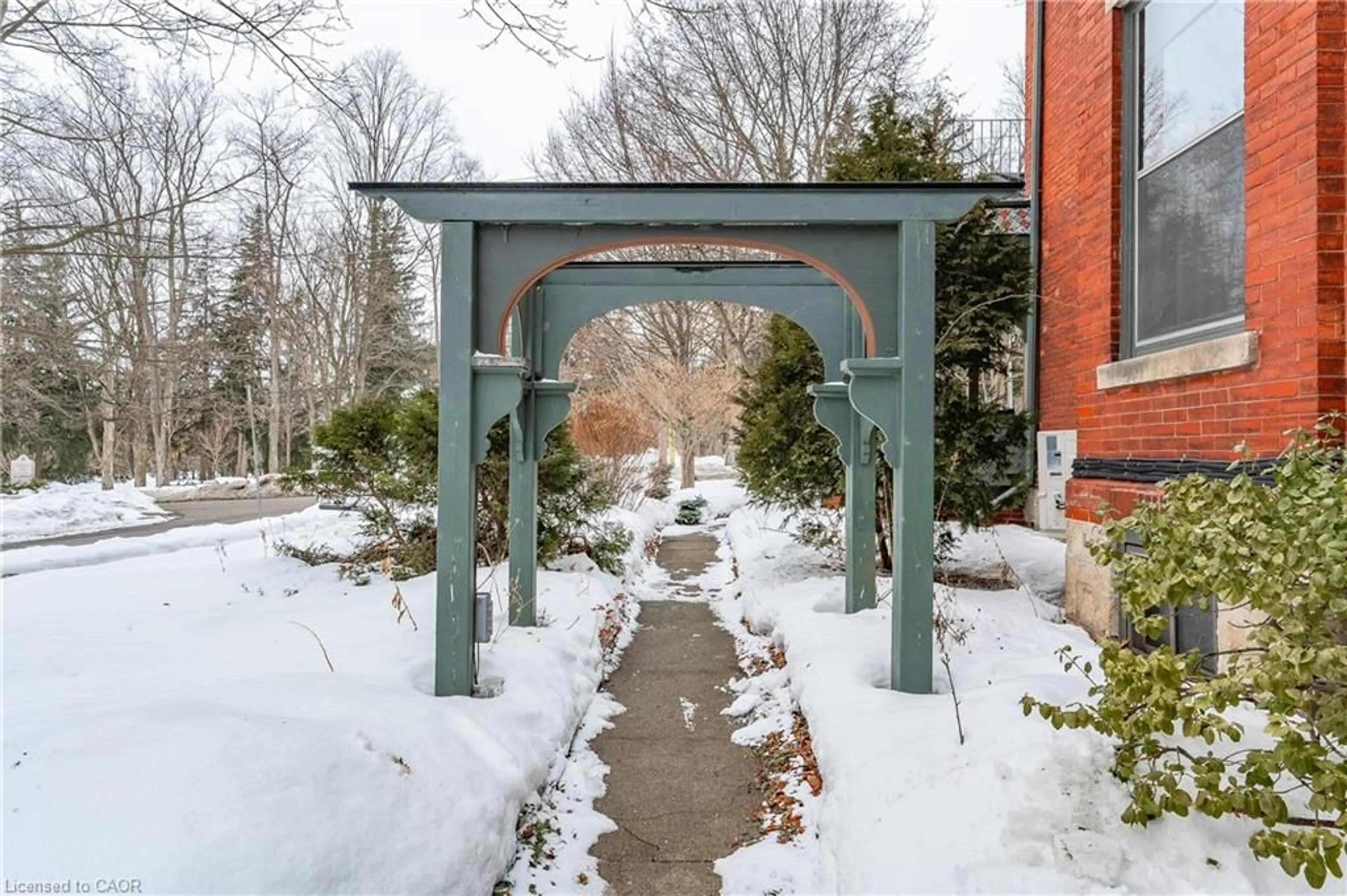 Patio, street for 80 London Rd W Rd, Guelph Ontario N1H 2B7