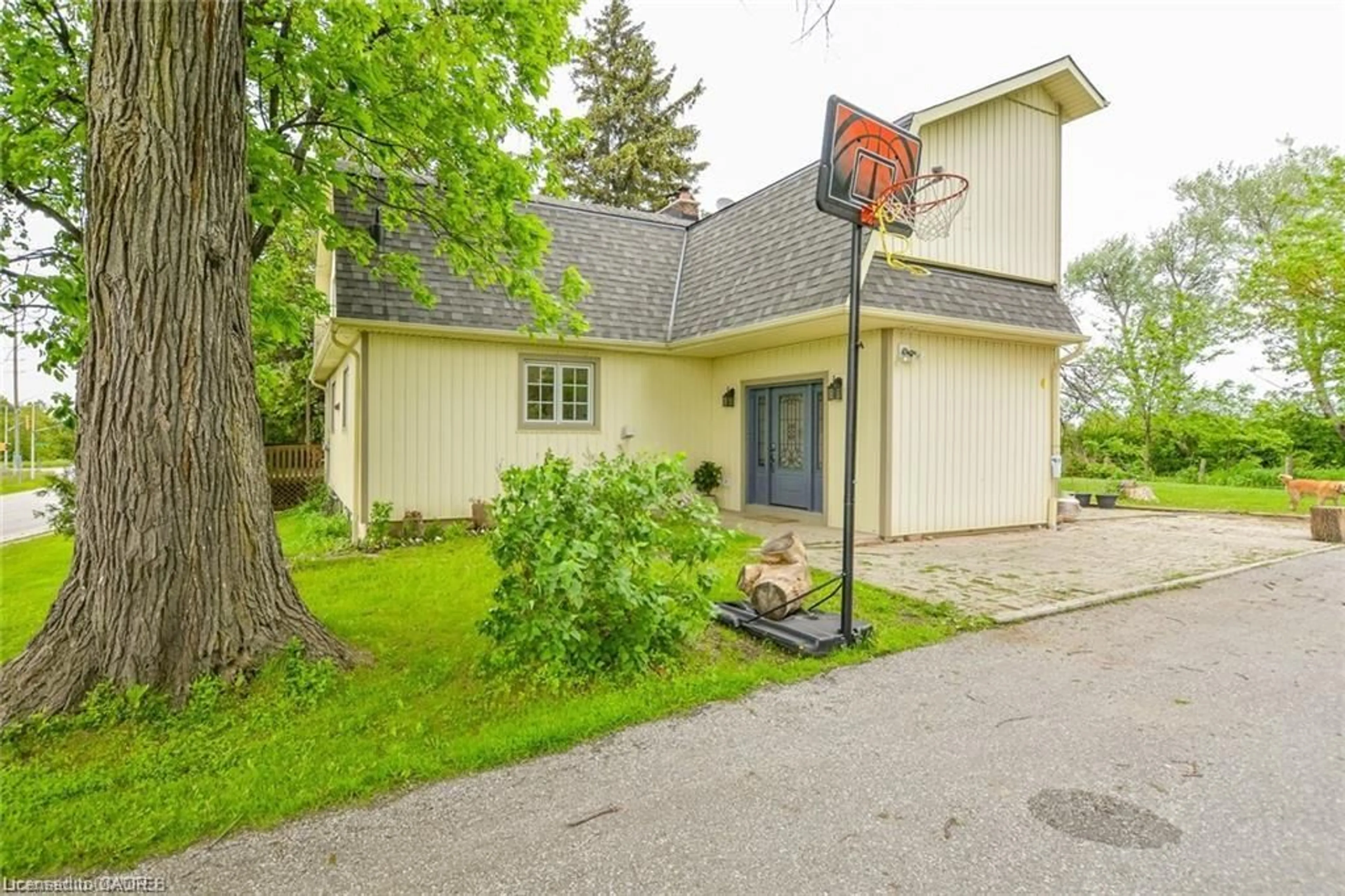 Patio, street for 12938 Tenth Side Road, Halton Hills Ontario L7G 4S8