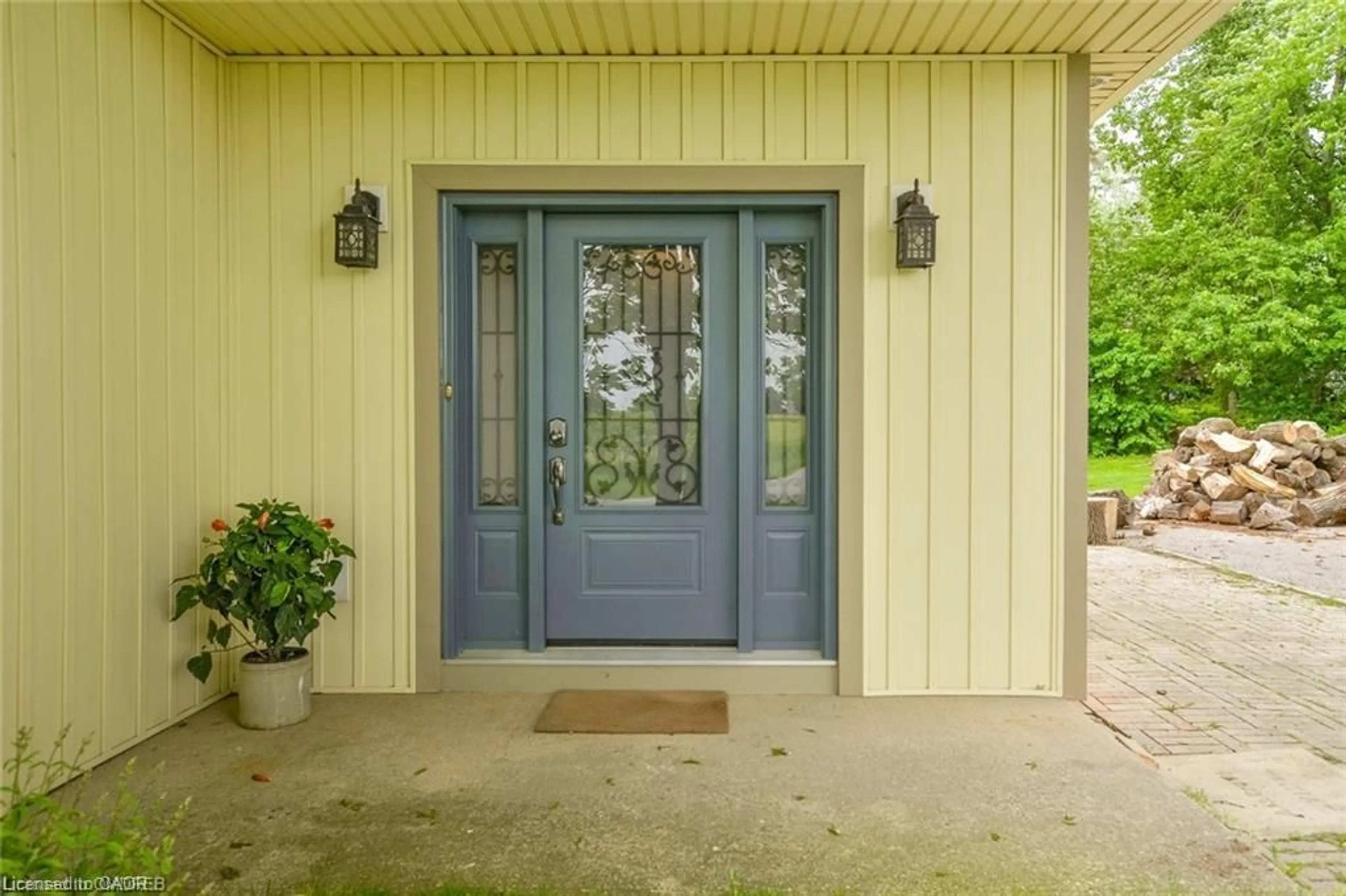Indoor entryway for 12938 Tenth Side Road, Halton Hills Ontario L7G 4S8