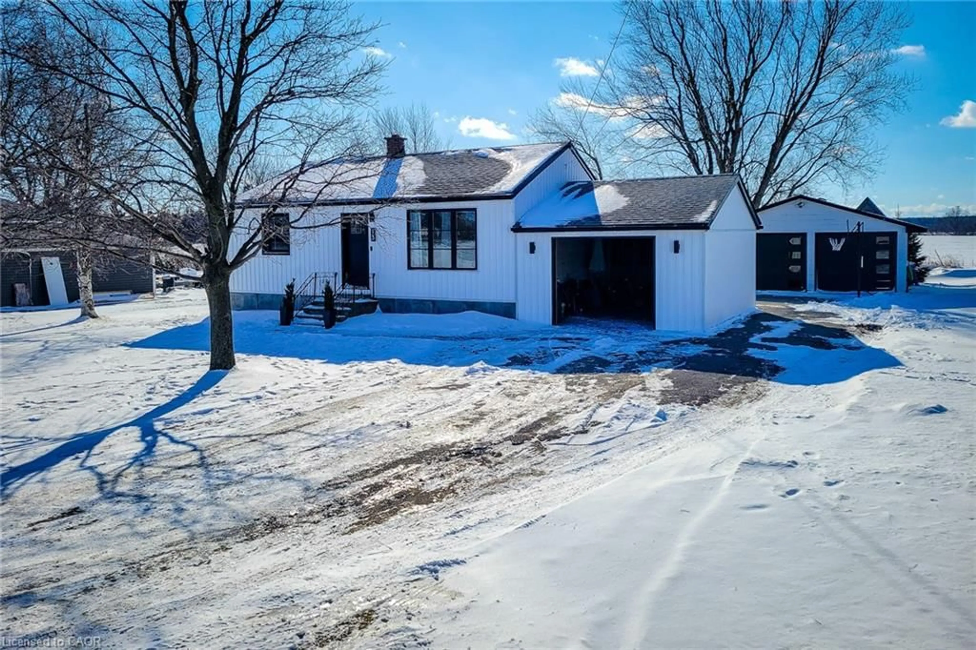 A pic from outside/outdoor area/front of a property/back of a property/a pic from drone, street for 13 Unity Side Rd, Caledonia Ontario N3W 1Y1