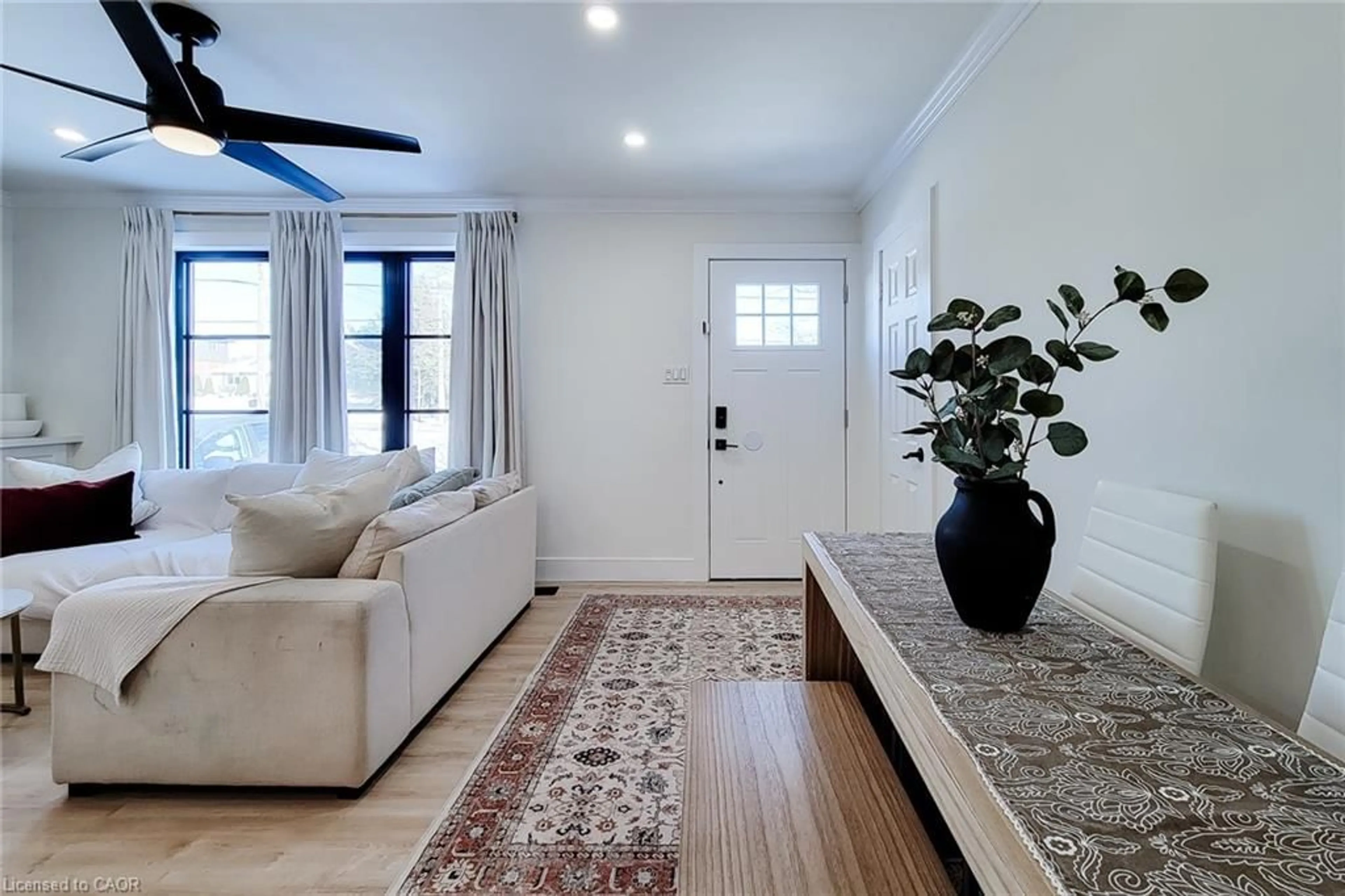 Indoor entryway for 13 Unity Side Rd, Caledonia Ontario N3W 1Y1