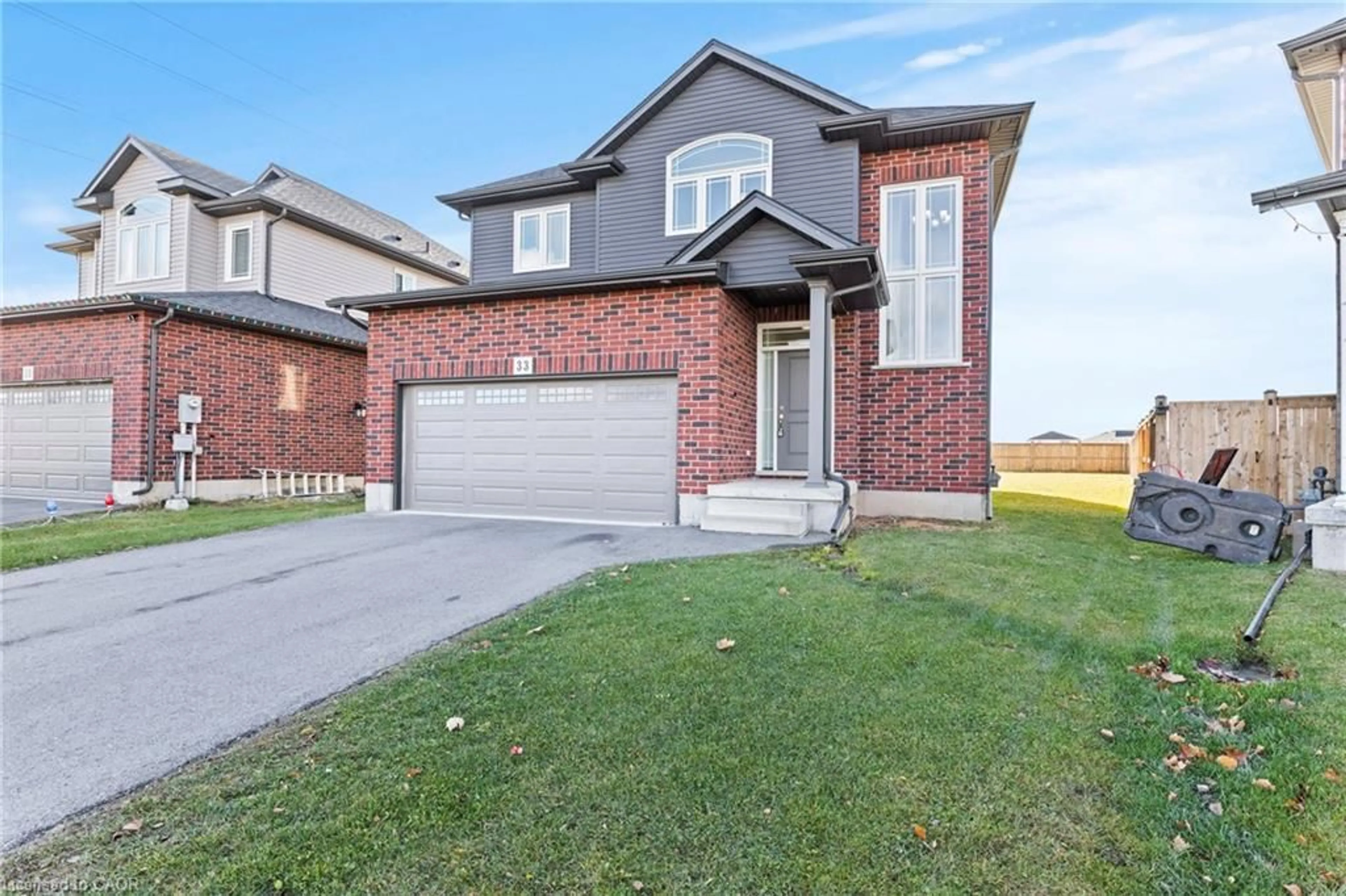 Home with brick exterior material, street for 33 Cinnamon St, Thorold Ontario L2V 0H6