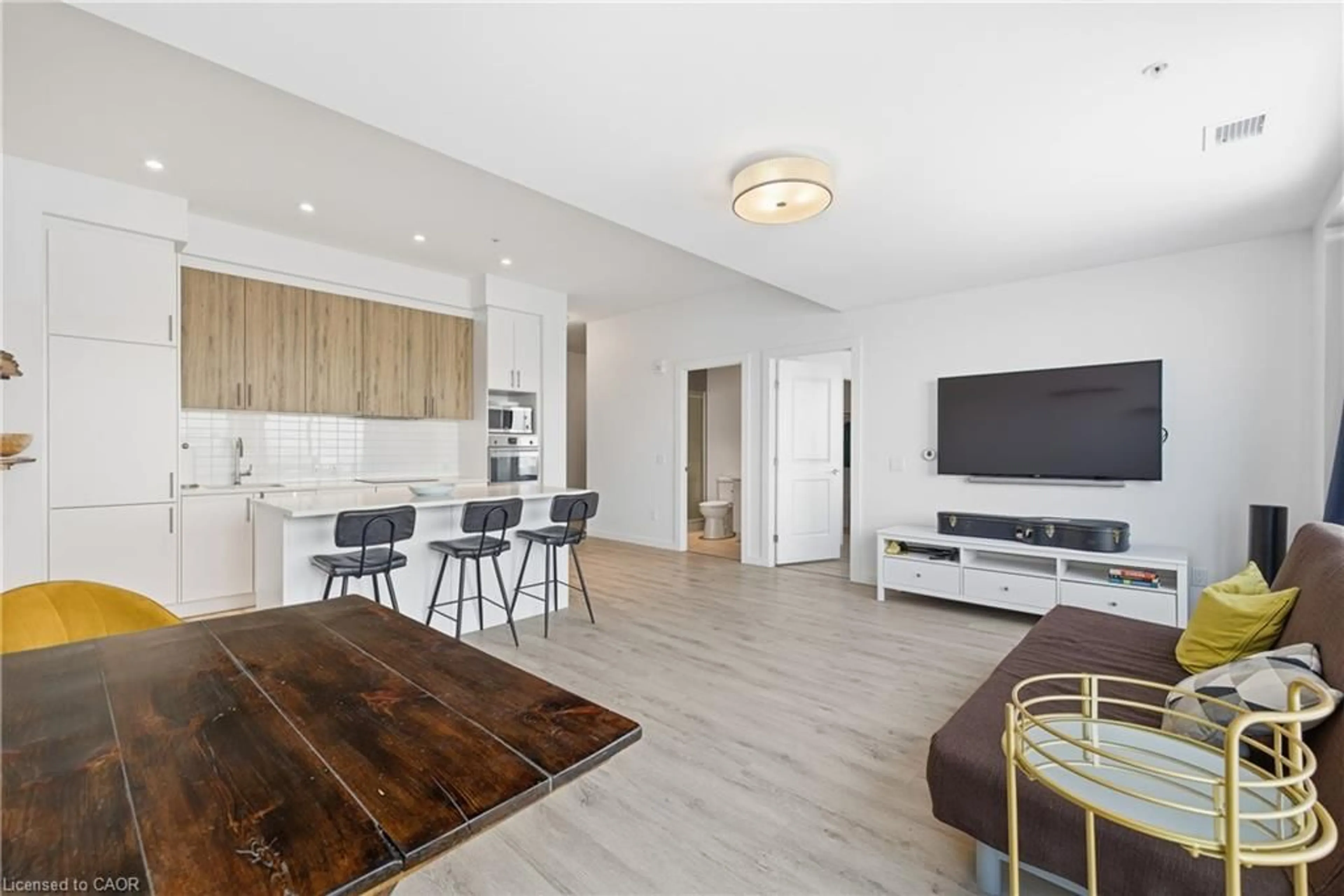 Open concept kitchen, wood/laminate floor for 181 King St #1505, Waterloo Ontario N2J 0E7