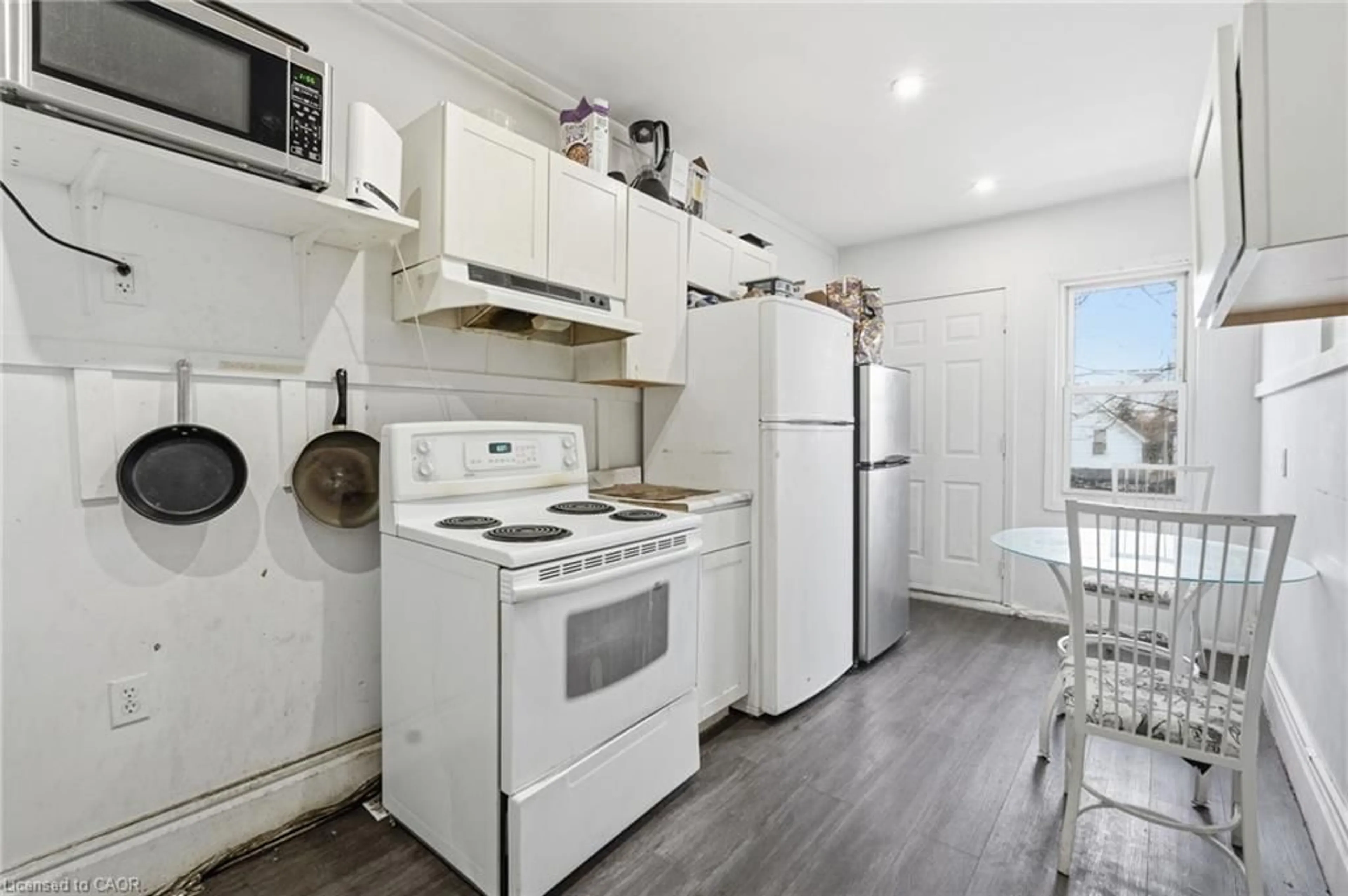 Standard kitchen, wood/laminate floor for 90 Sherman Ave, Hamilton Ontario L8L 6M4