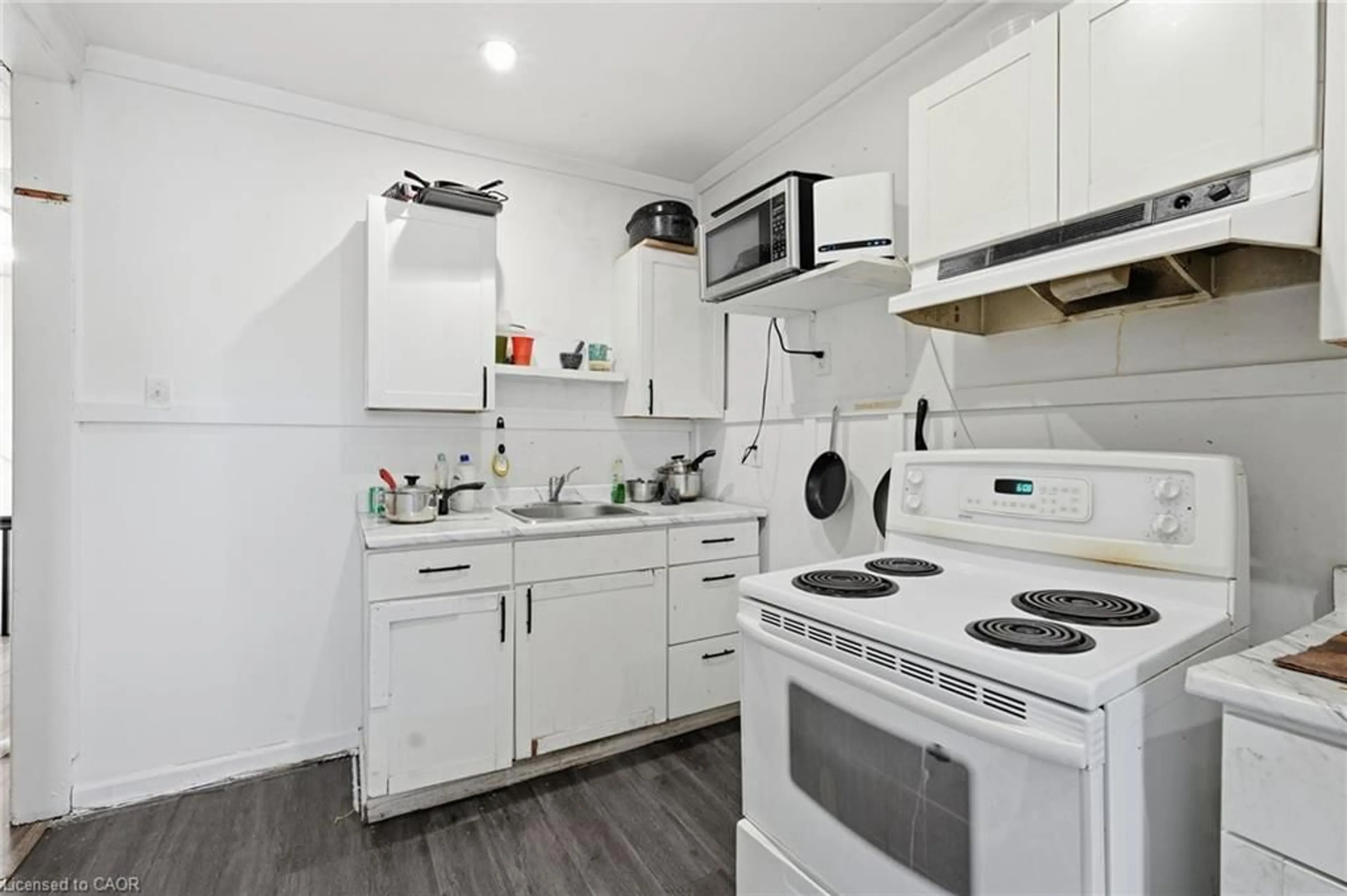 Standard kitchen, unknown for 90 Sherman Ave, Hamilton Ontario L8L 6M4