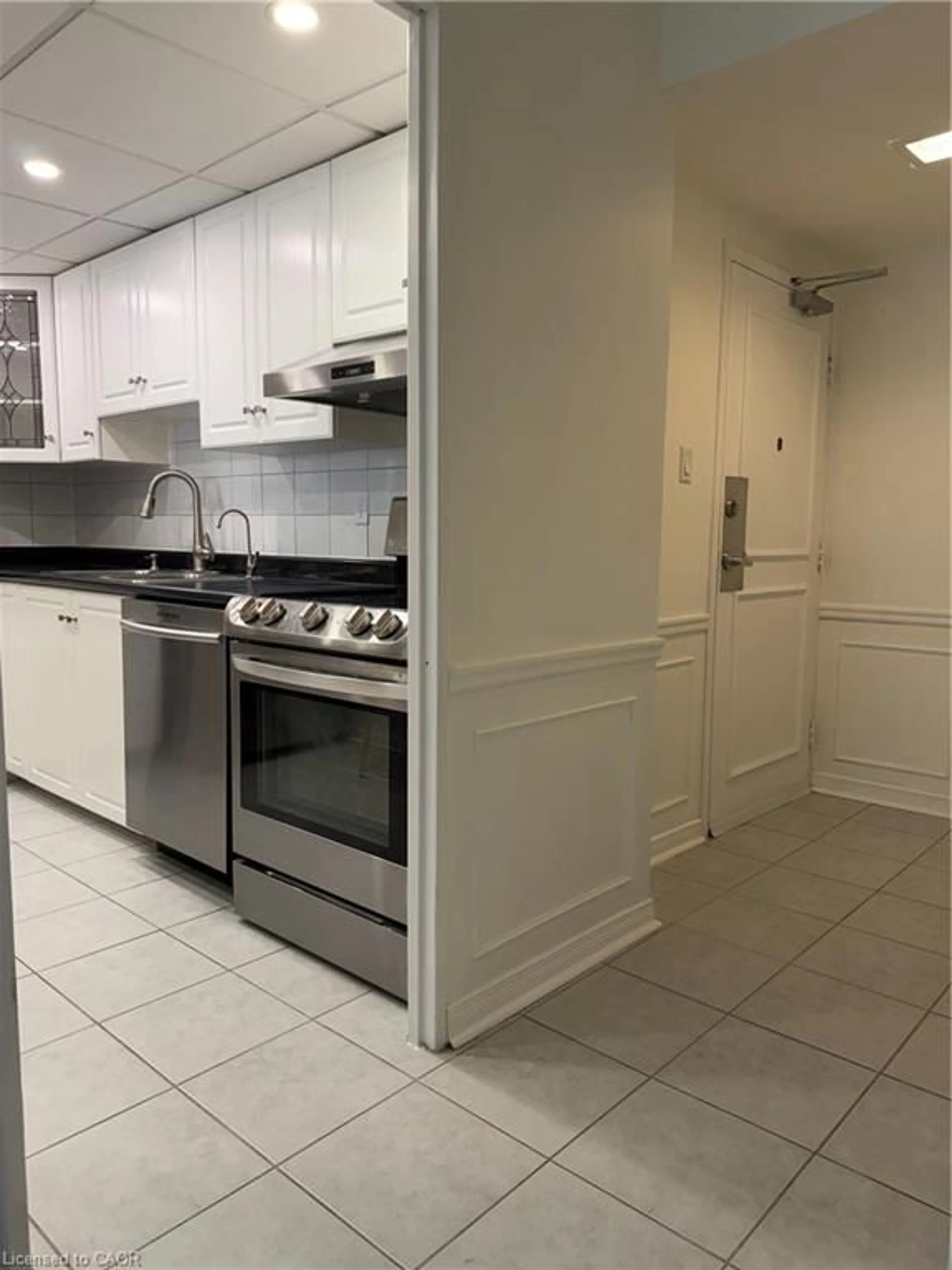 Standard kitchen, unknown for 20 Speers Rd #601, Oakville Ontario L6K 3R5