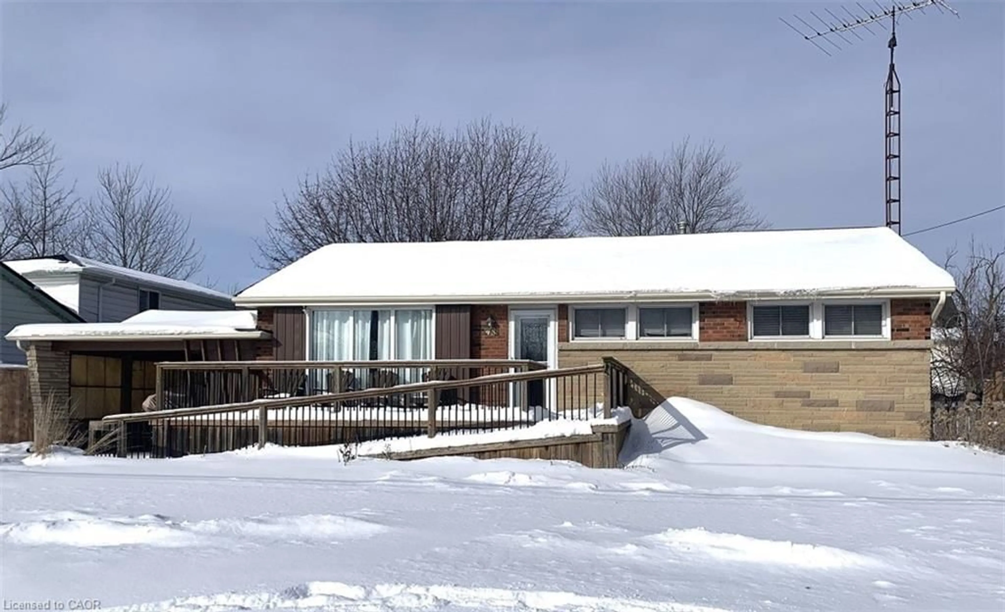 A pic from outside/outdoor area/front of a property/back of a property/a pic from drone, street for 48 Alma St, Hagersville Ontario N0A 1H0