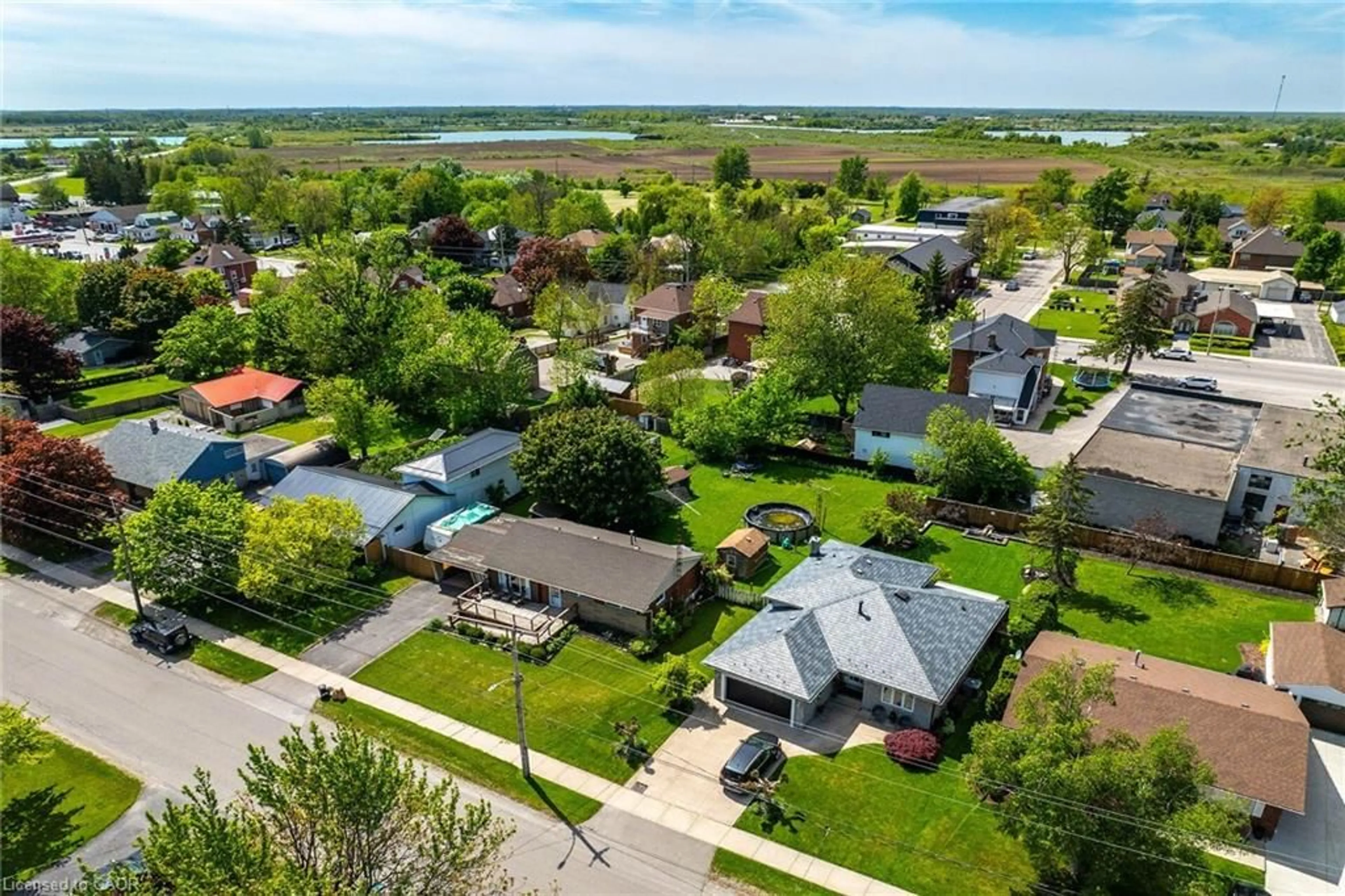 A pic from outside/outdoor area/front of a property/back of a property/a pic from drone, street for 48 Alma St, Hagersville Ontario N0A 1H0
