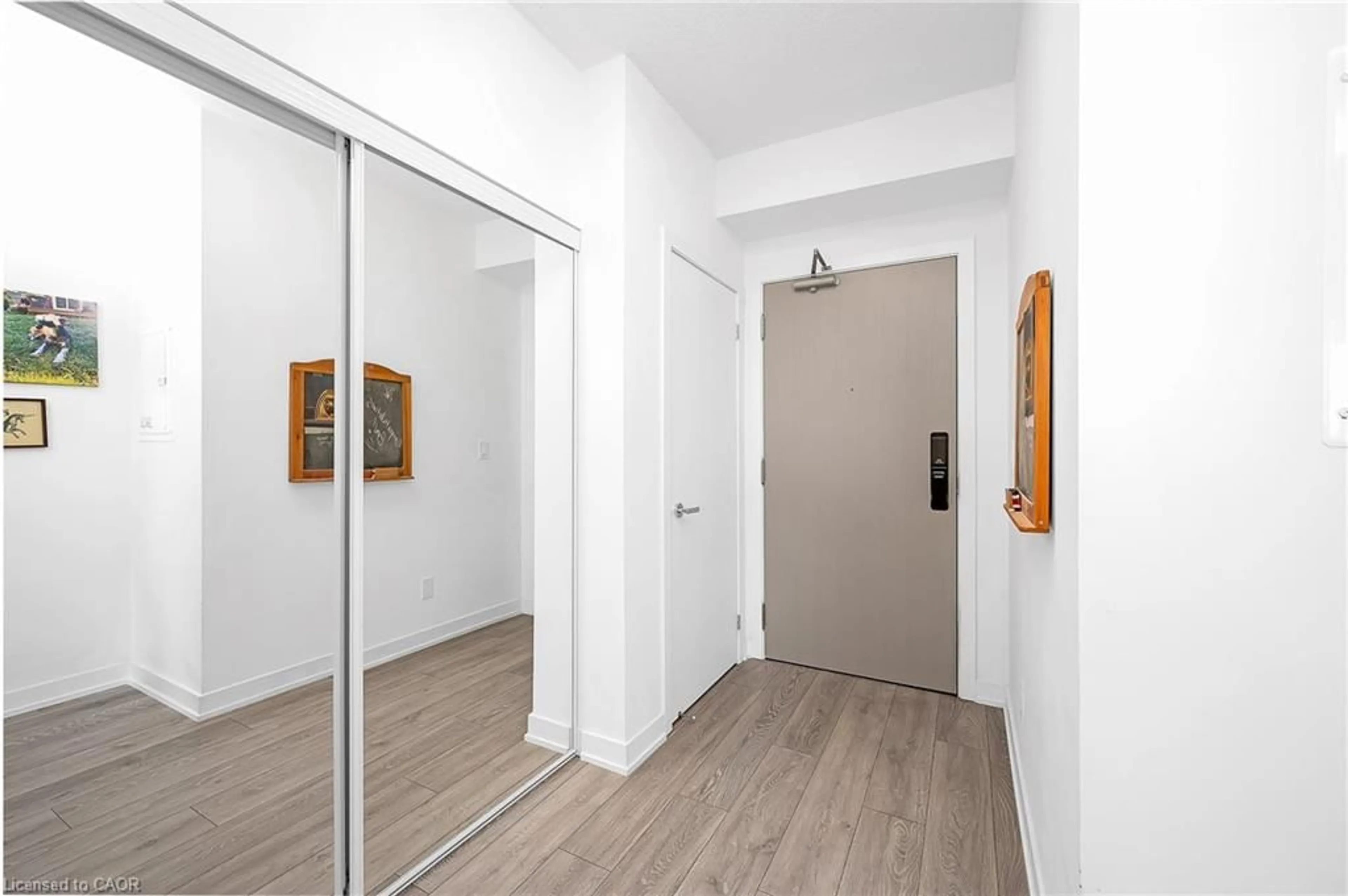 Indoor entryway for 3200 Dakota Common #1011, Burlington Ontario L7M 2A7