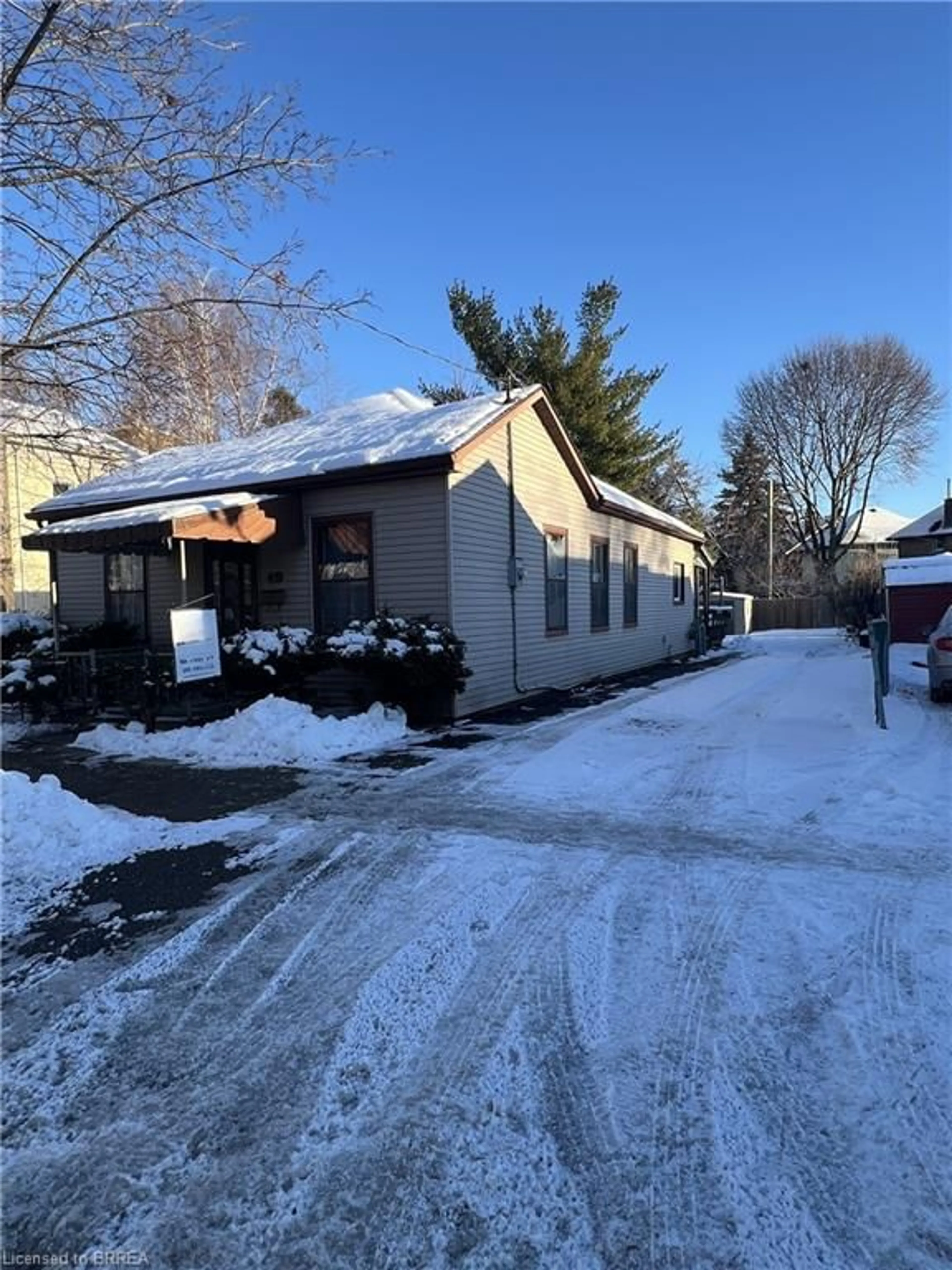 Unknown for 49 Pearl St, Brantford Ontario N3T 3N5