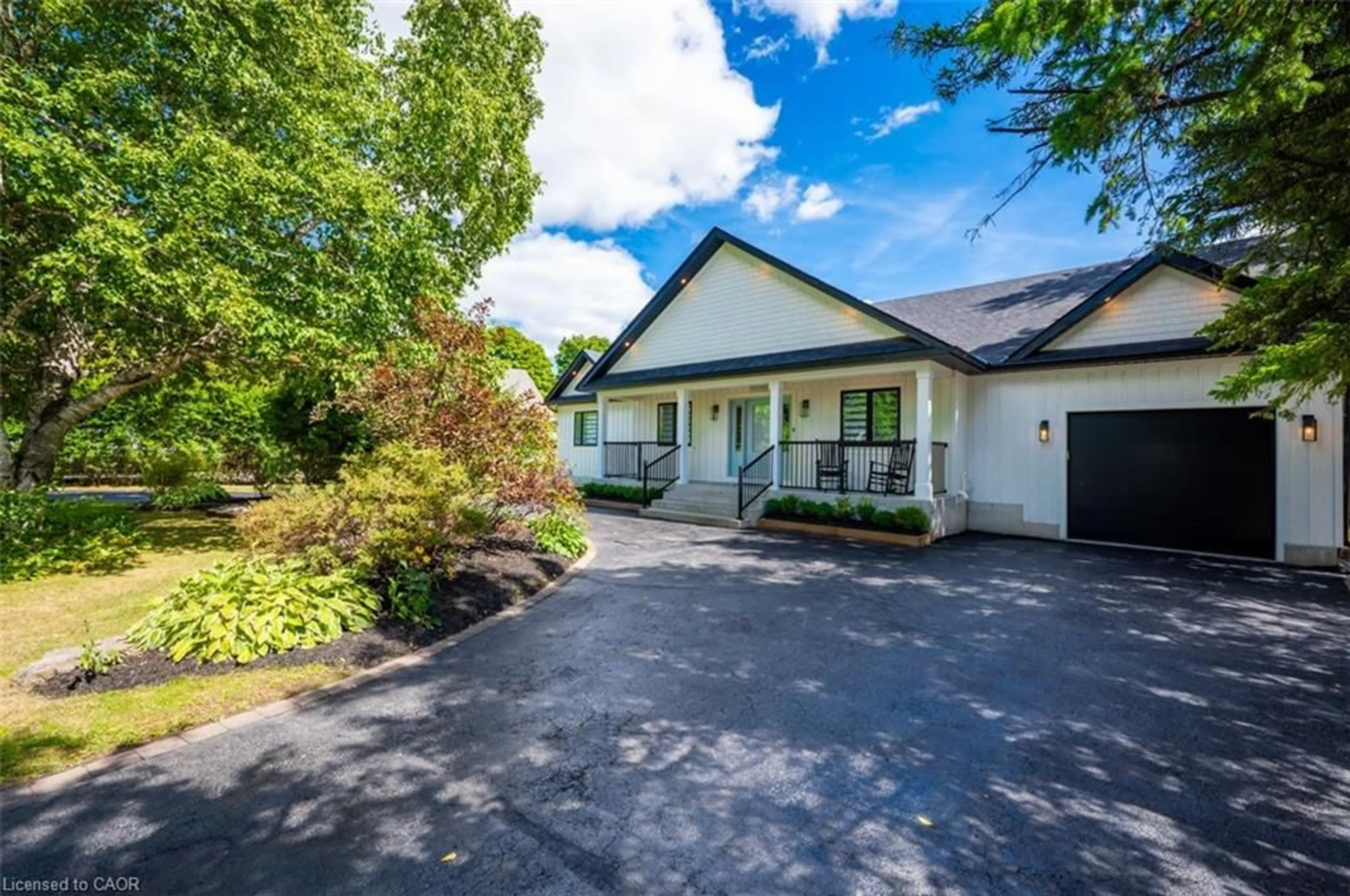 A pic from outside/outdoor area/front of a property/back of a property/a pic from drone, unknown for 2560 2 Side Rd, Burlington Ontario L7M 0T1