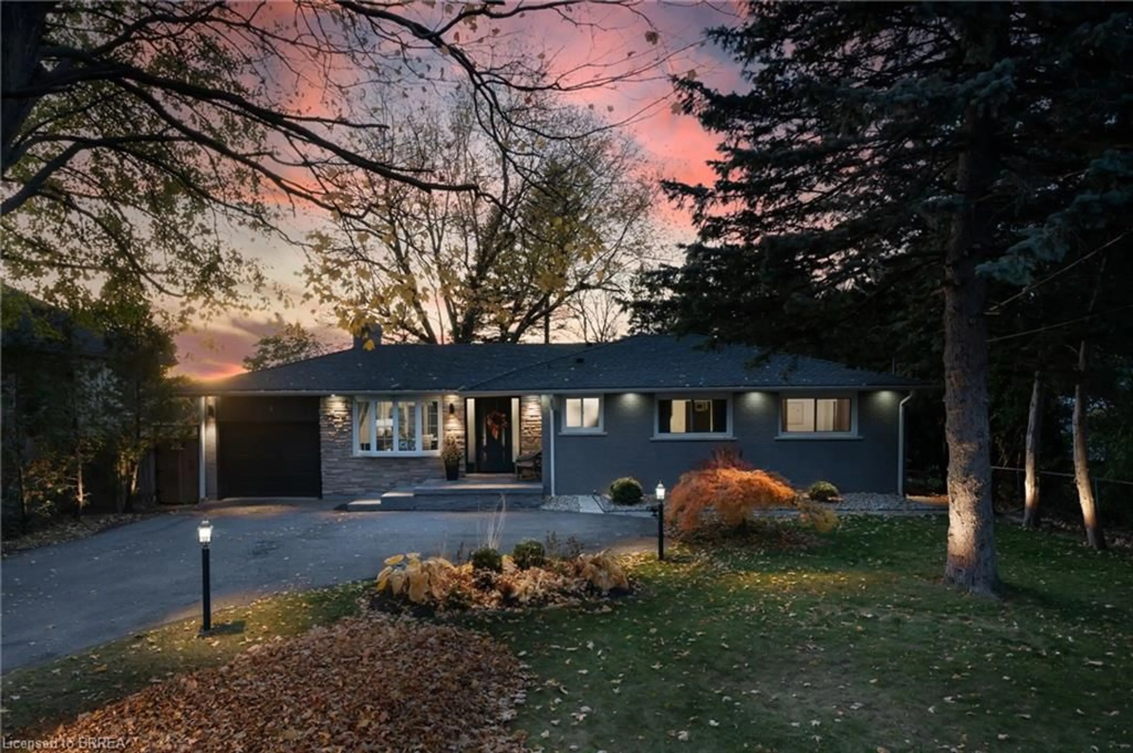 Home with brick exterior material, street for 4 Chipper Crt, Georgetown Ontario L7G 1L3