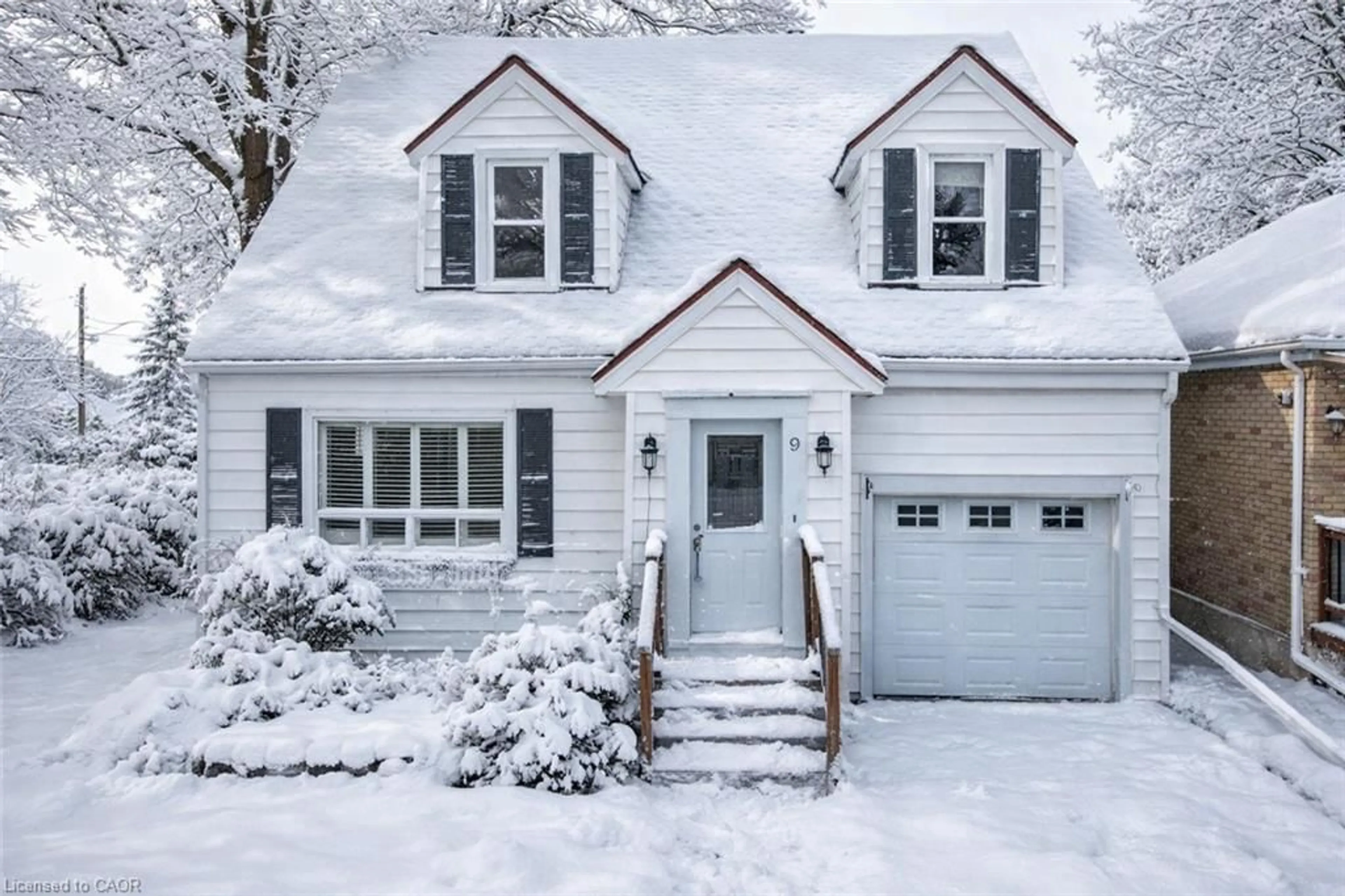 Home with vinyl exterior material, street for 9 Arlington Ave, St. Catharines Ontario L2P 3A3
