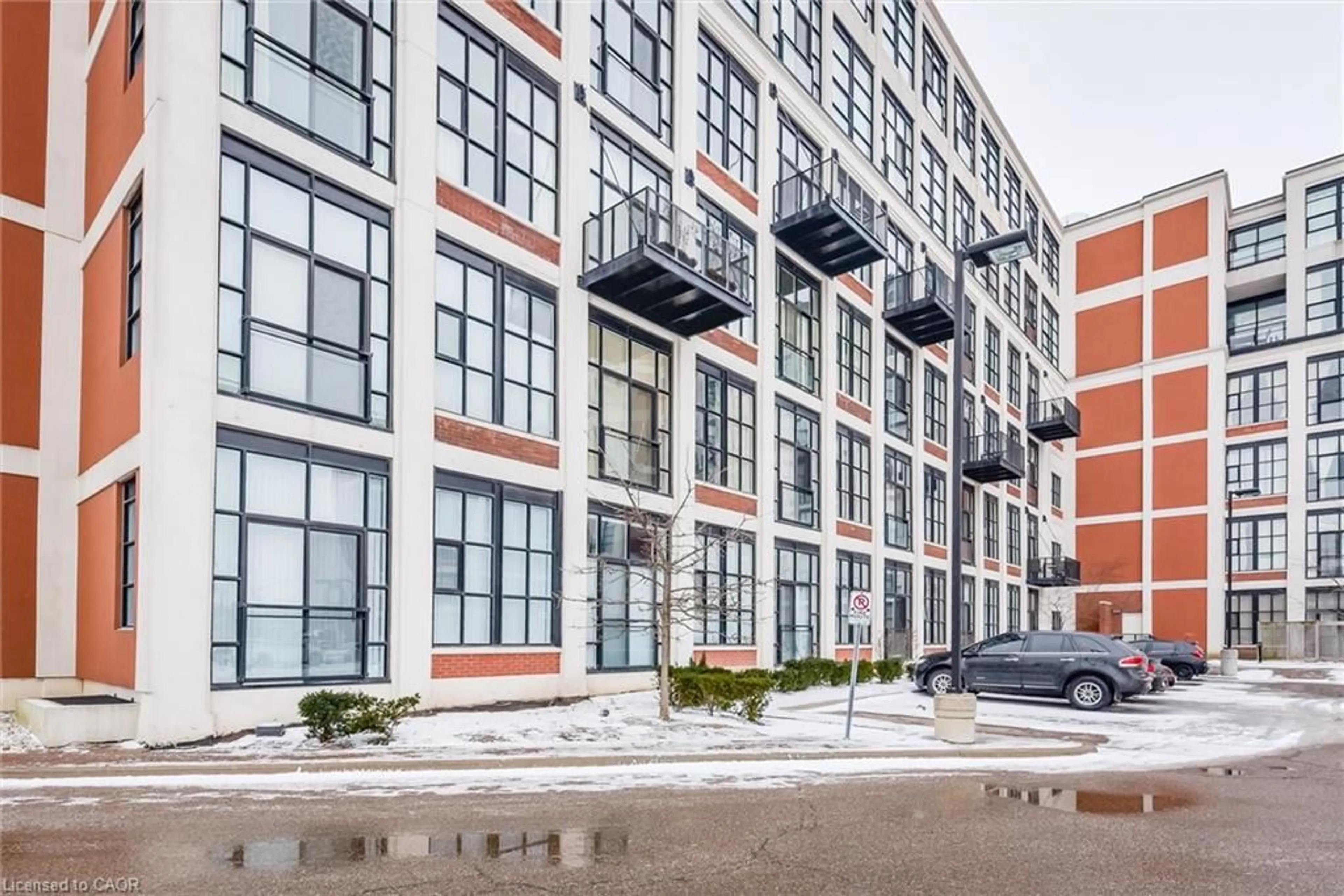 Patio, street for 410 King St #218, Kitchener Ontario N2G 1C3