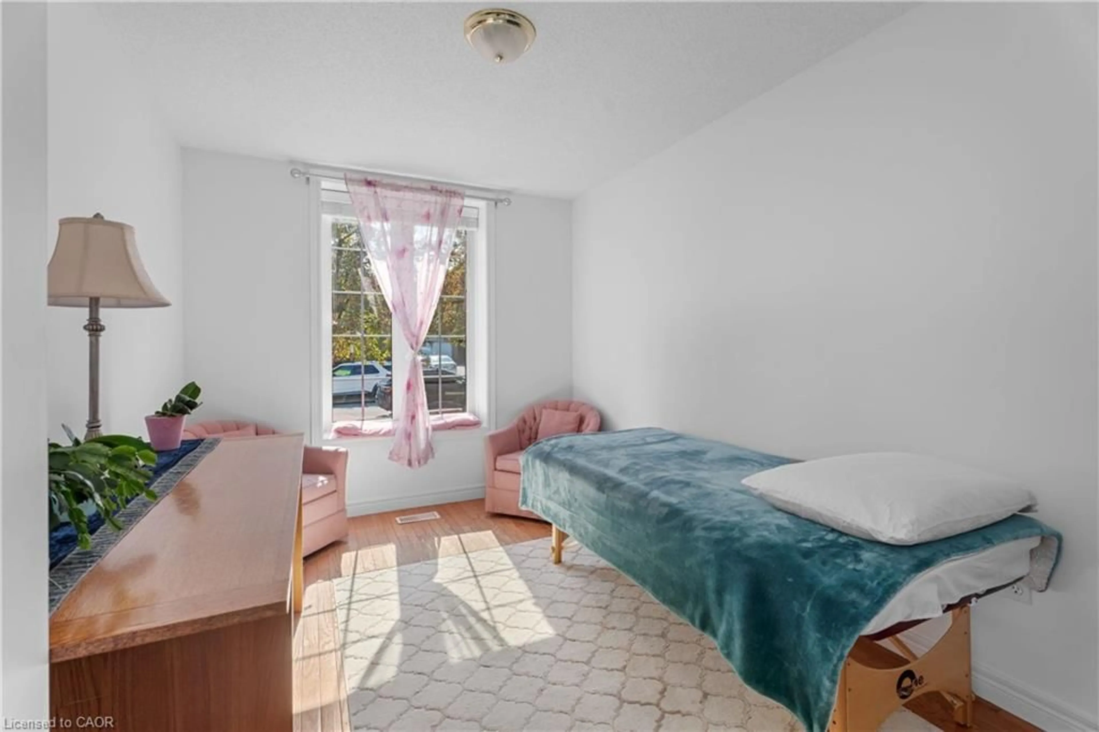 Bedroom with bed, unknown for 15 Westwind Cir, Guelph Ontario N1G 4Z4