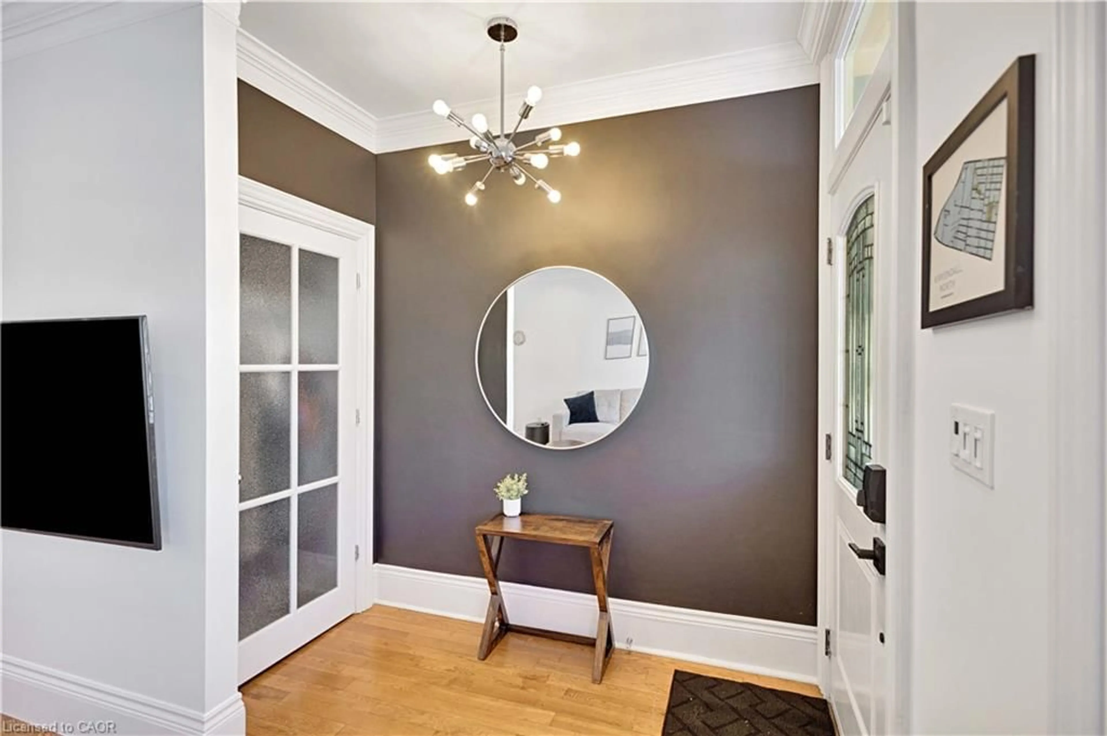 Indoor entryway for 37 Chatham St, Hamilton Ontario L8P 2B3