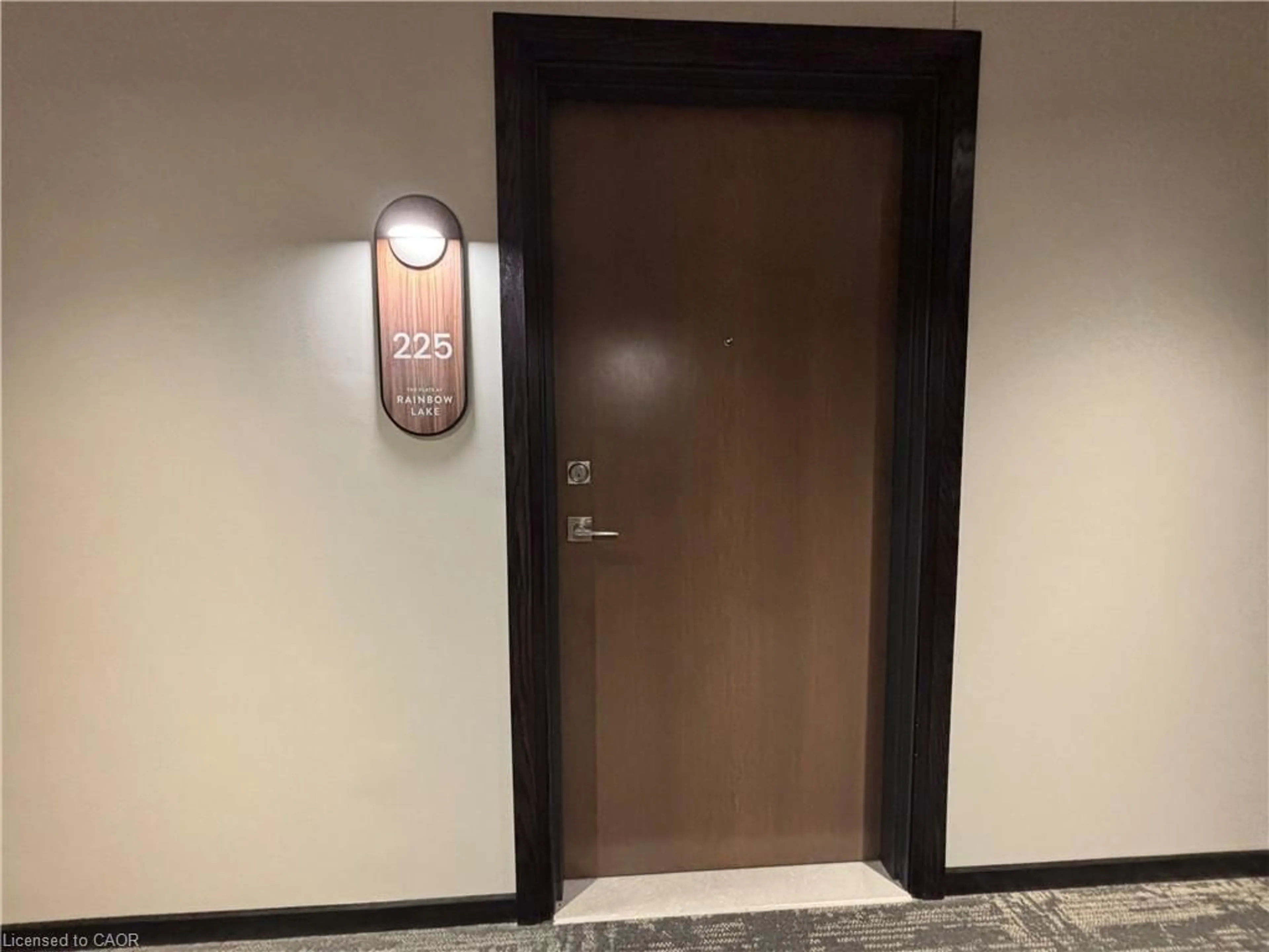 Indoor foyer for 525 New Dundee Rd #225, Kitchener Ontario N2P 0K8