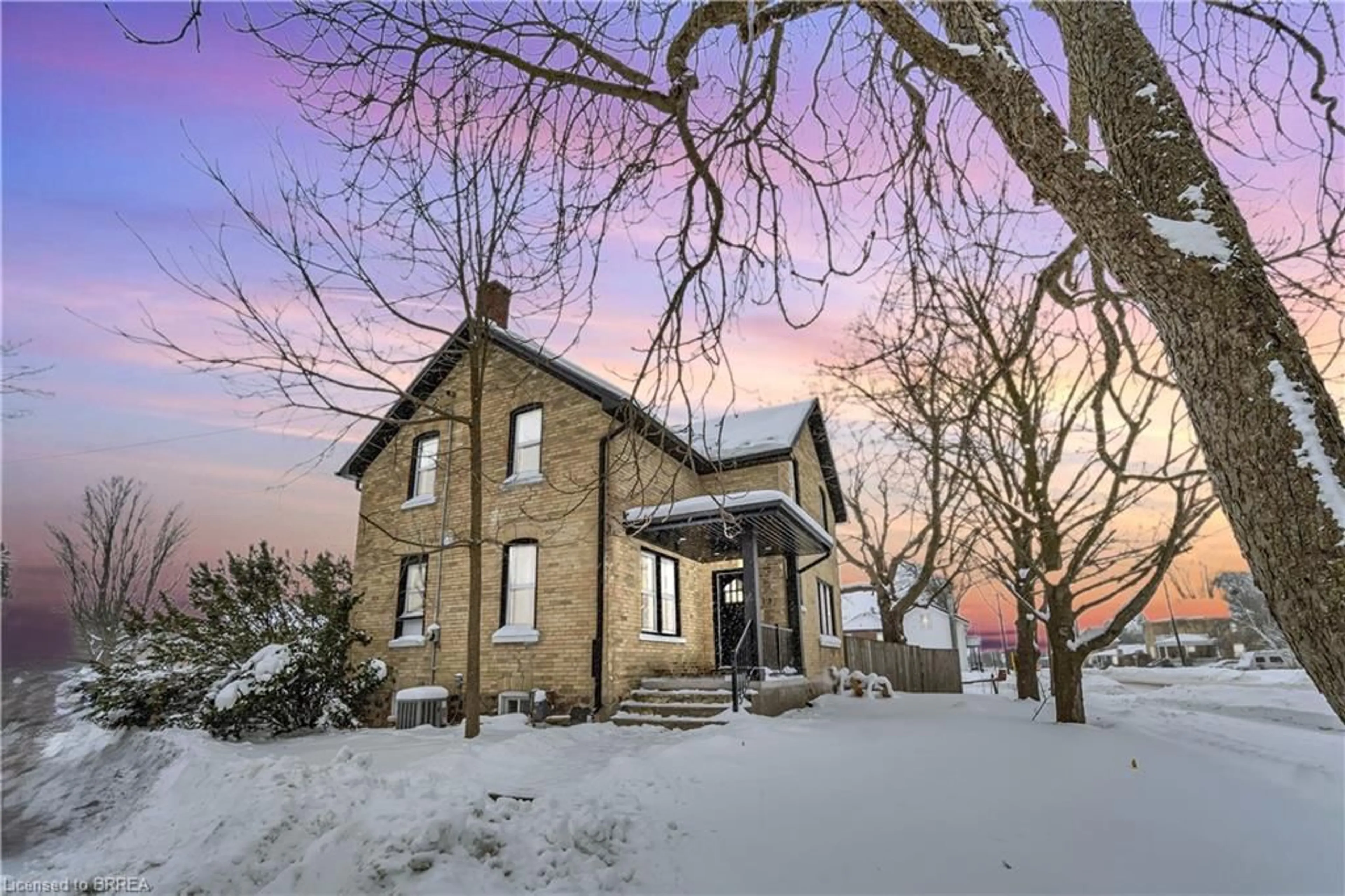 A pic from outside/outdoor area/front of a property/back of a property/a pic from drone, building for 73 Hope St, Tavistock Ontario N0B 2R0