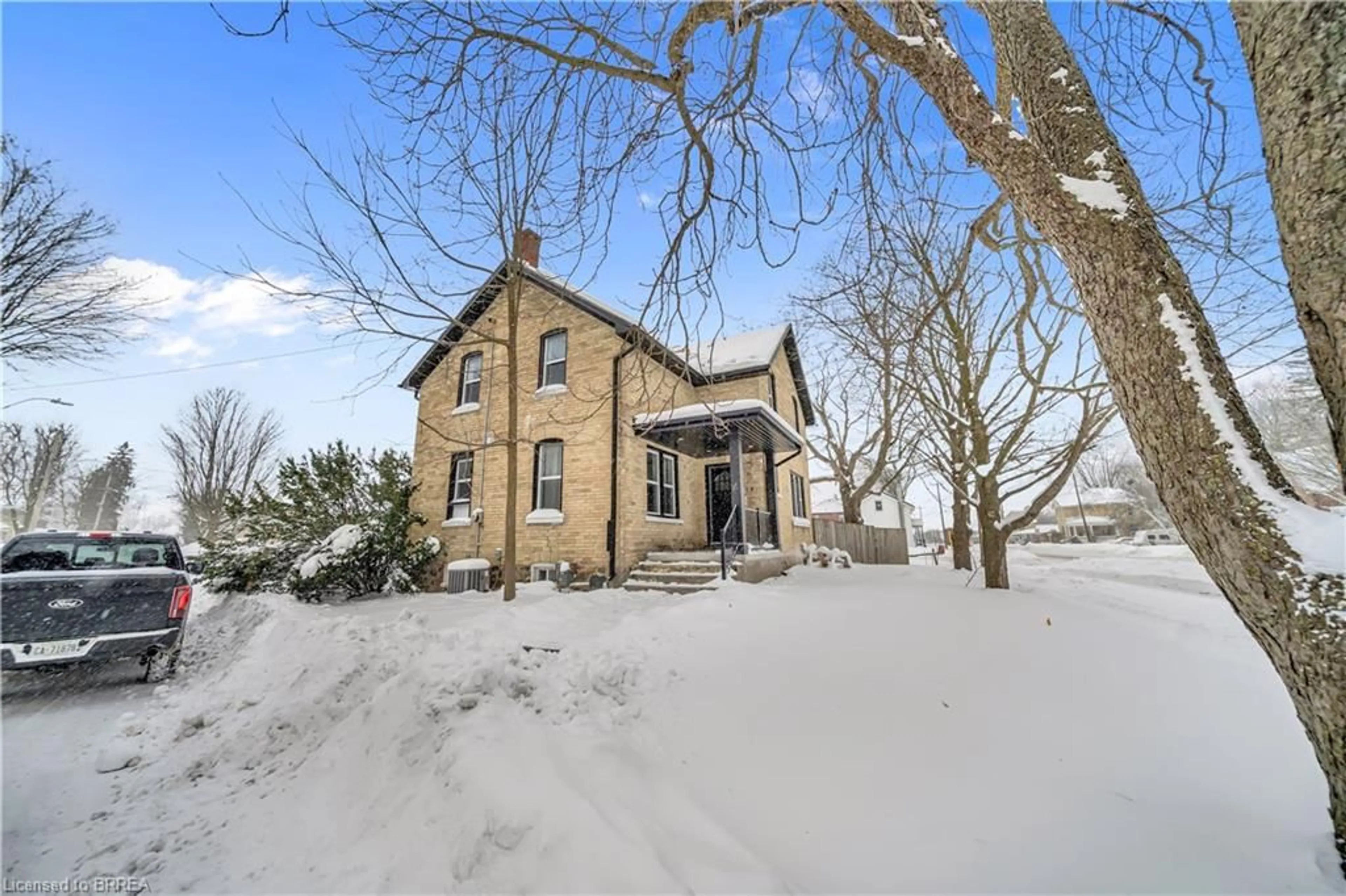 Indoor foyer for 73 Hope St, Tavistock Ontario N0B 2R0