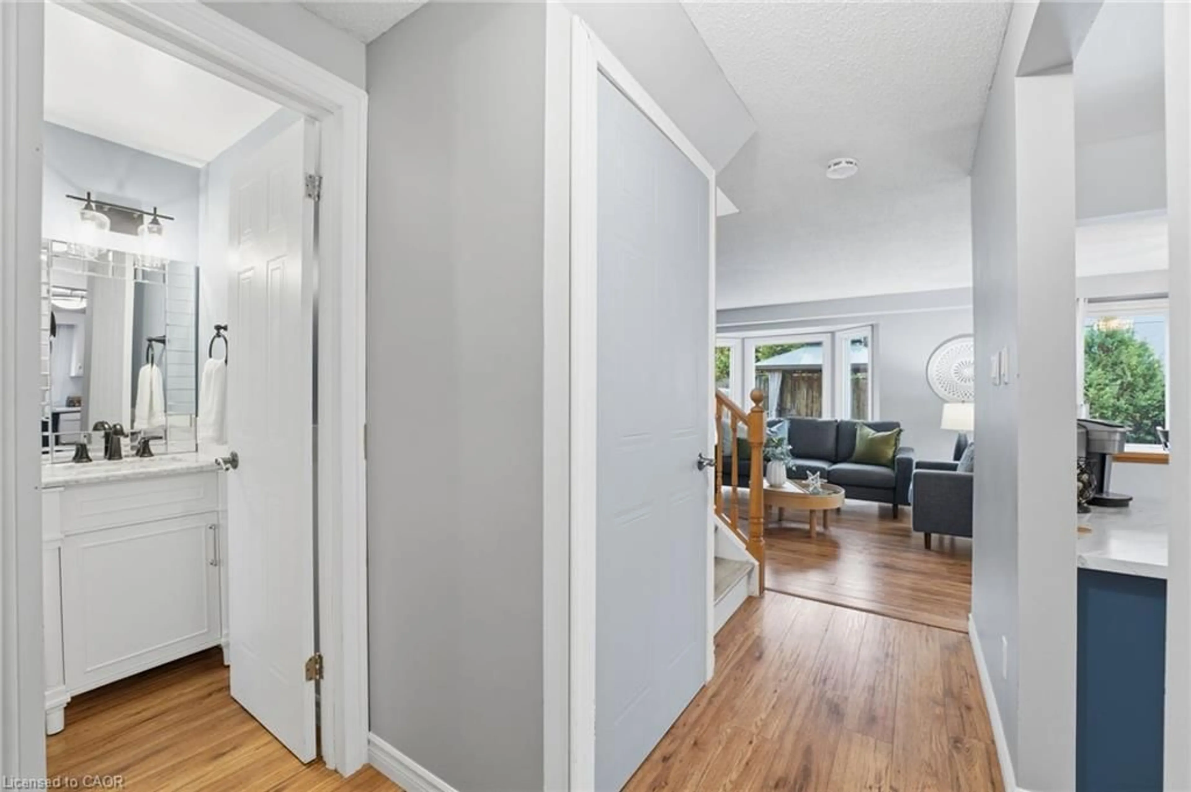 Indoor entryway for 510B Rosemeadow Cres, Waterloo Ontario N2T 2A5