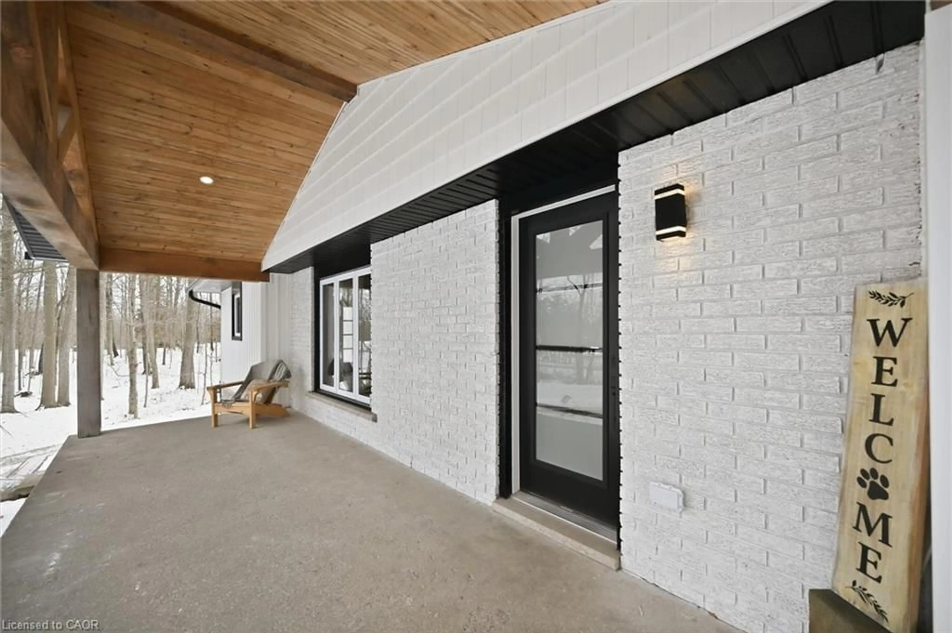 Indoor foyer for 220 5th Line, Caledonia Ontario N3W 2A5