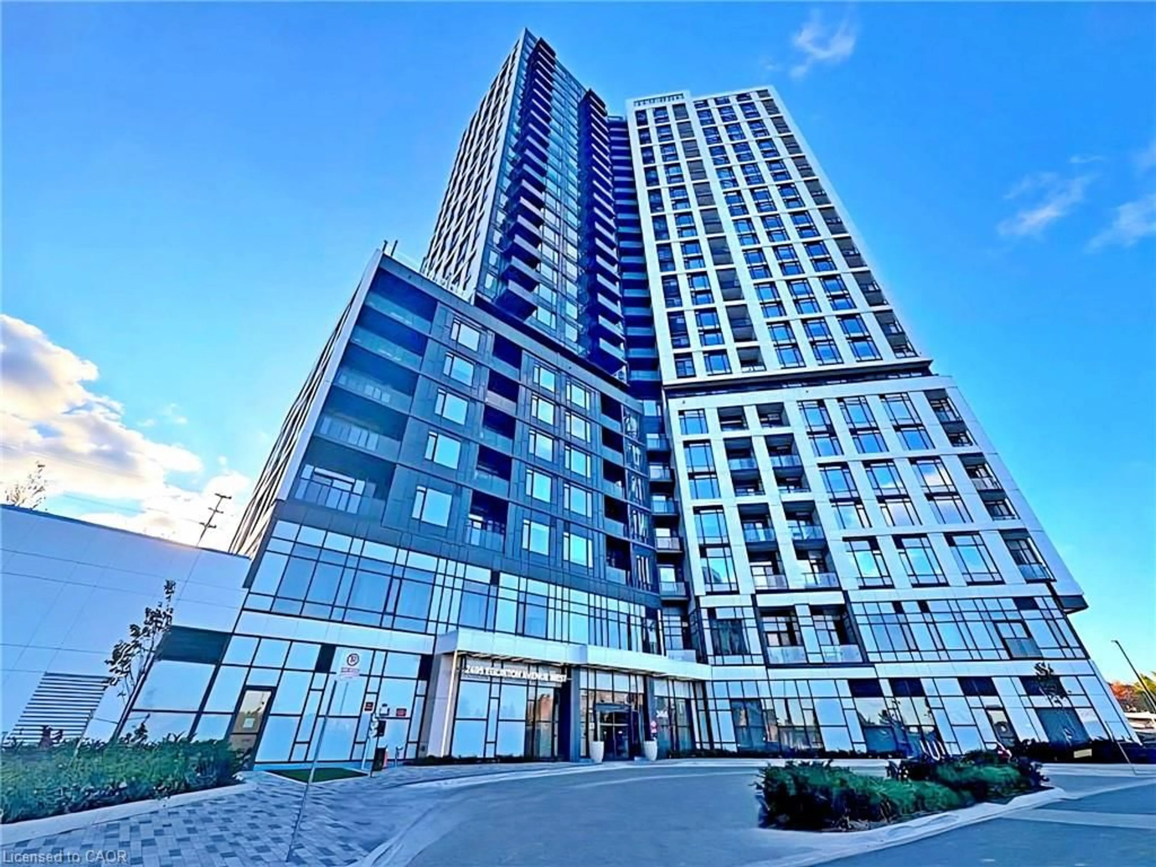Indoor foyer for 2495 Eglinton Ave #1902, Mississauga Ontario L5M 2T2