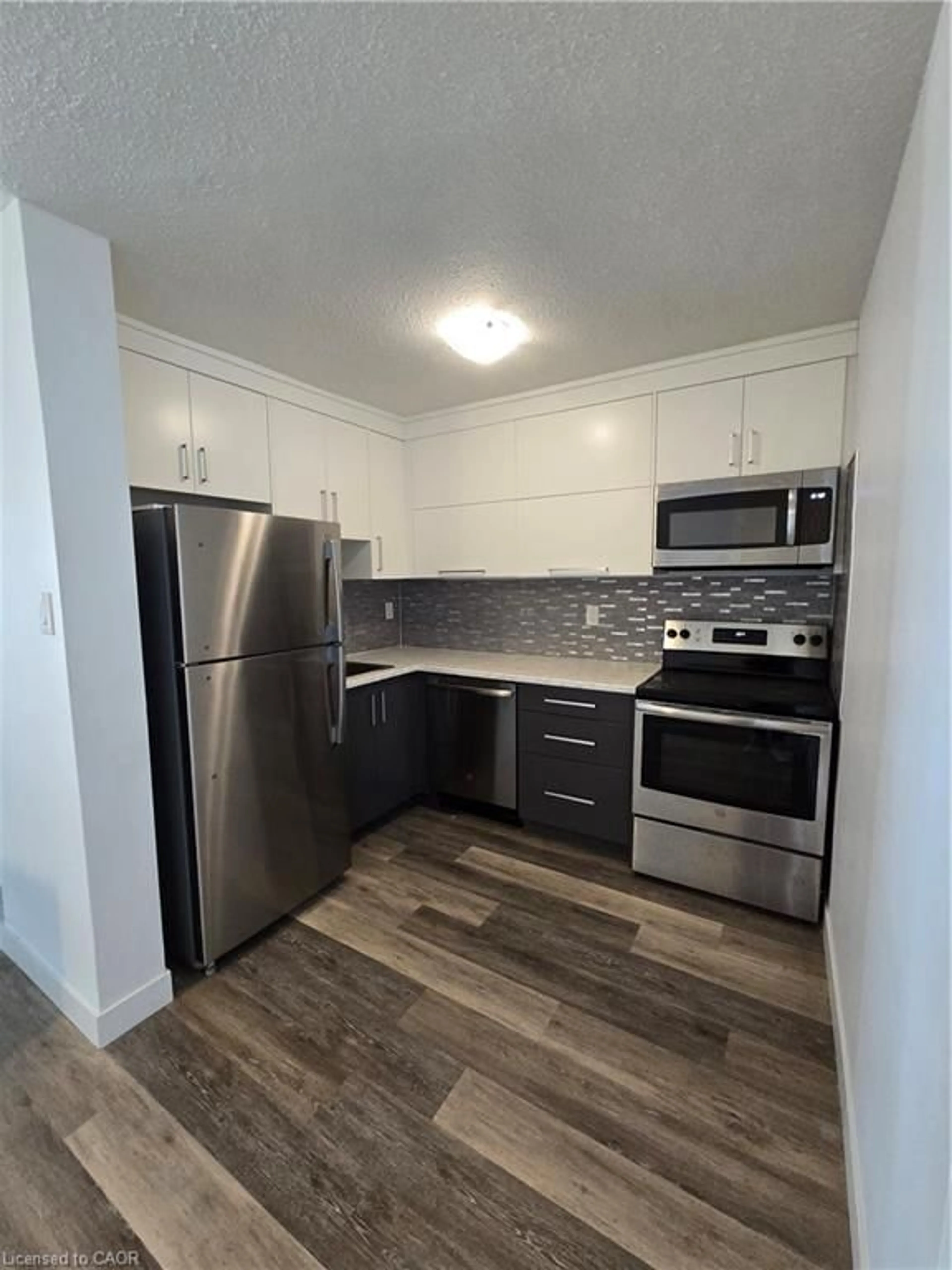 Standard kitchen, wood/laminate floor for 563 Mornington Ave #706, London Ontario N5Y 4T8