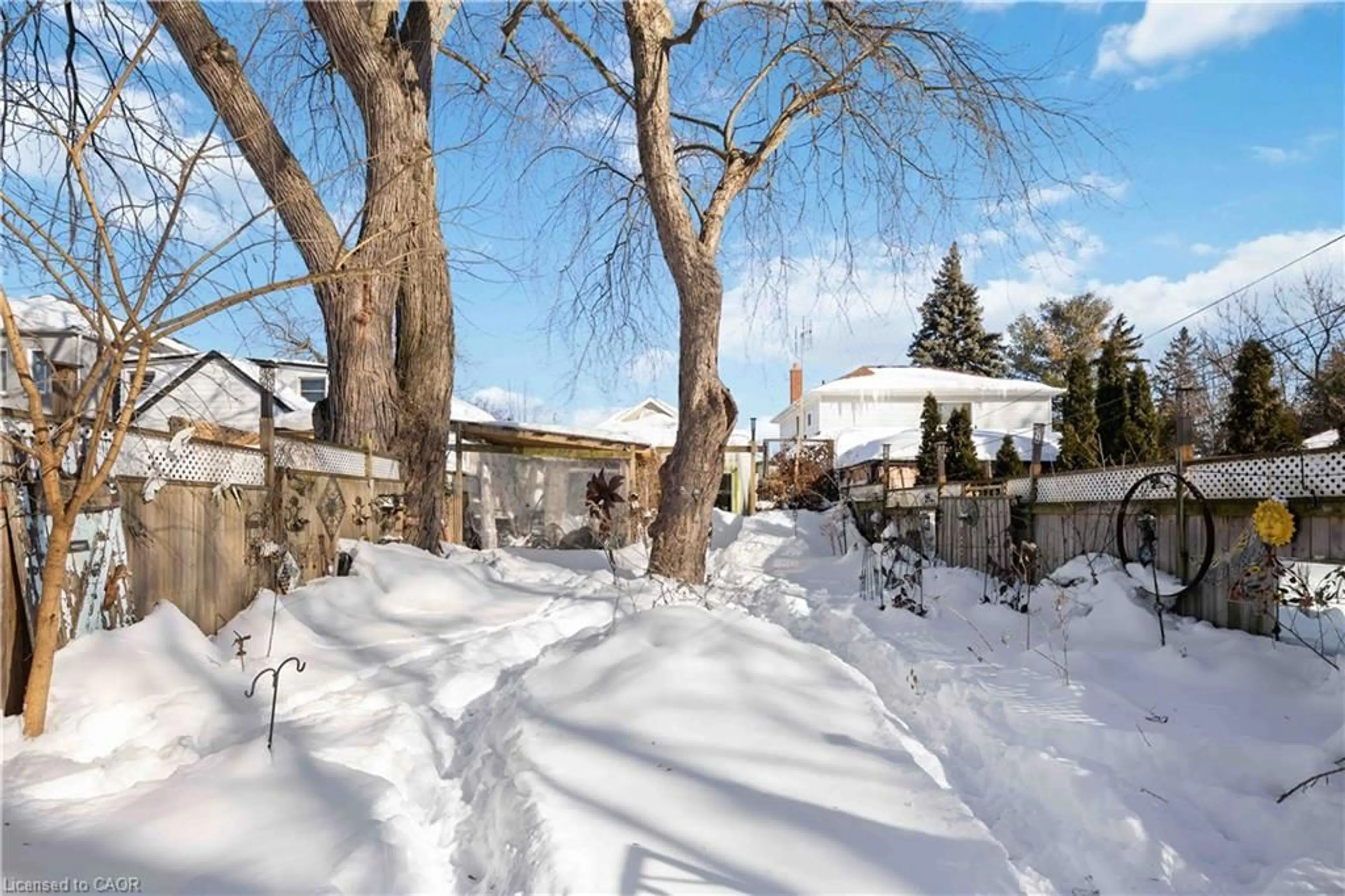 Patio, street for 20 Preston St, Scarborough Ontario M1N 3N1