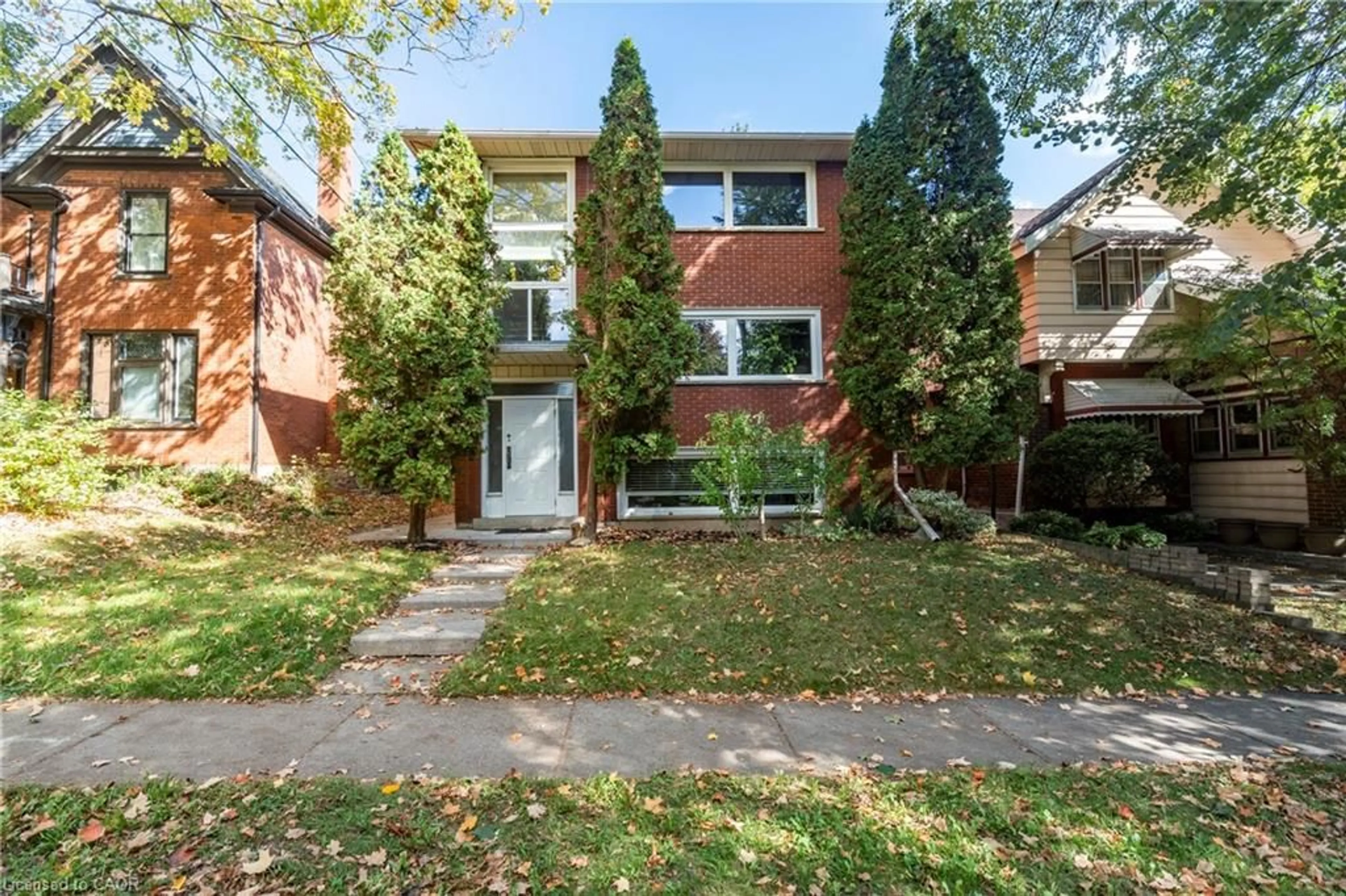 Home with brick exterior material, street for 62 Moore Ave, Kitchener Ontario N2H 3S3