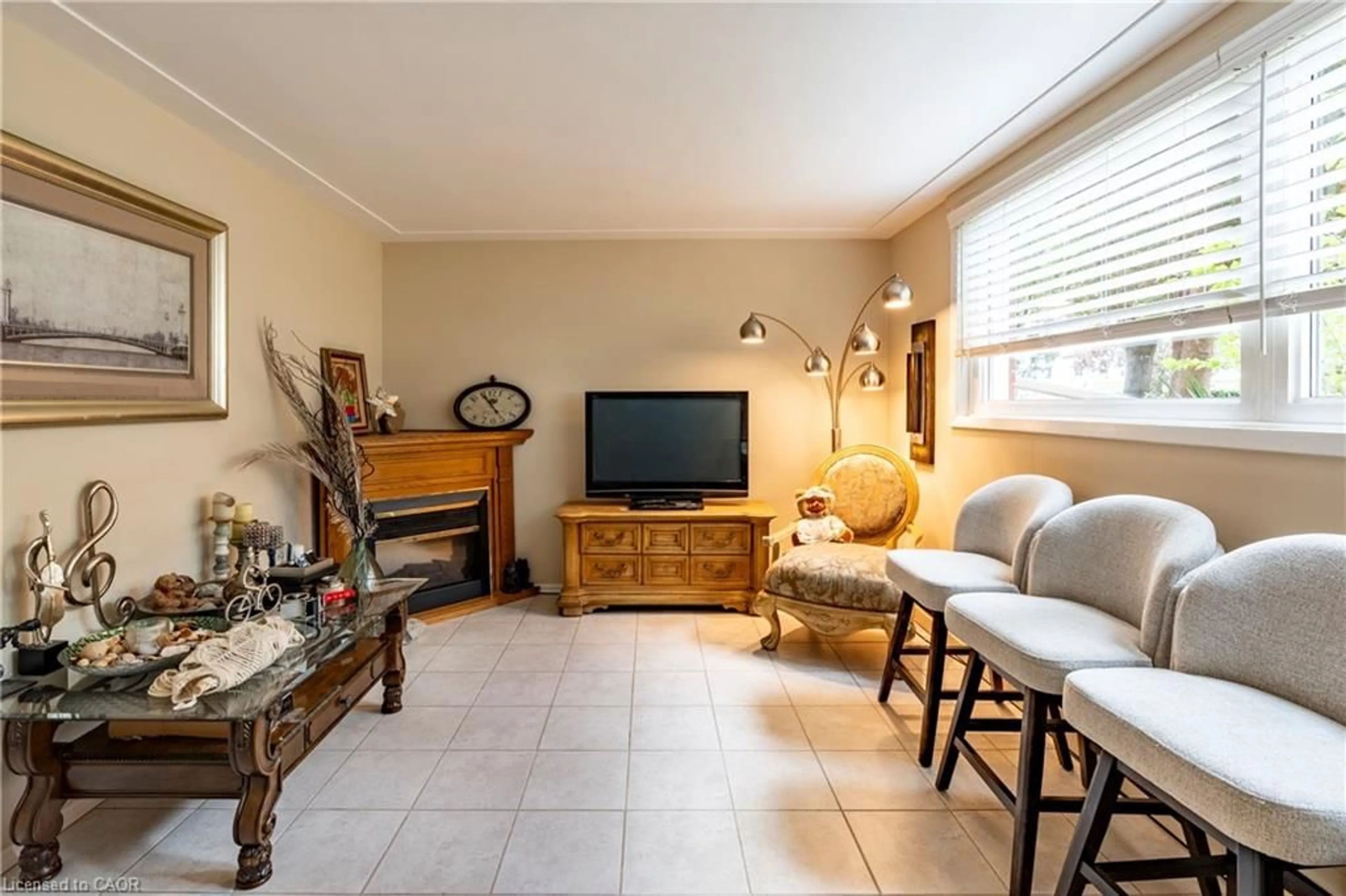 Living room with furniture, unknown for 62 Moore Ave, Kitchener Ontario N2H 3S3