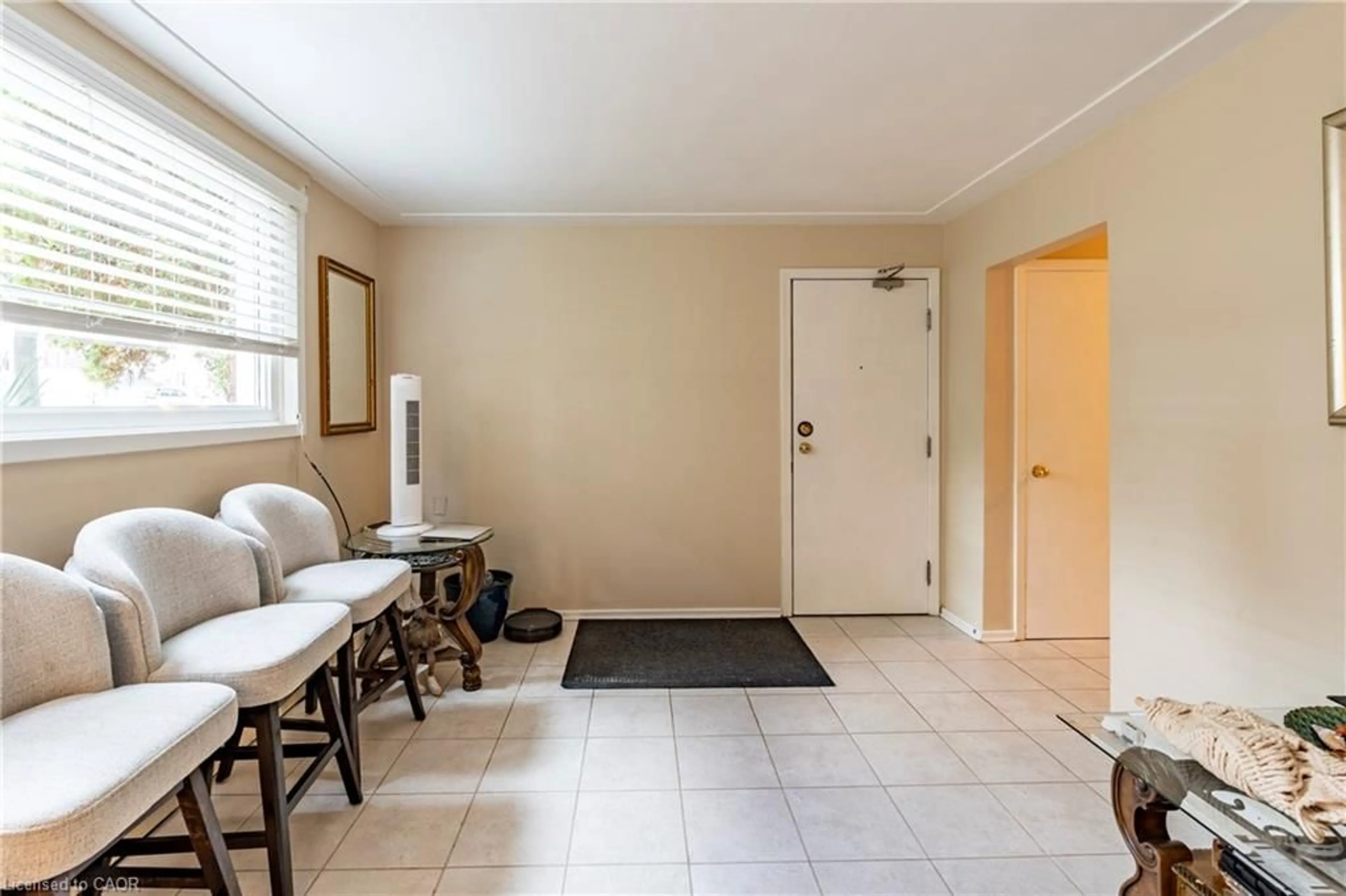 Indoor entryway for 62 Moore Ave, Kitchener Ontario N2H 3S3