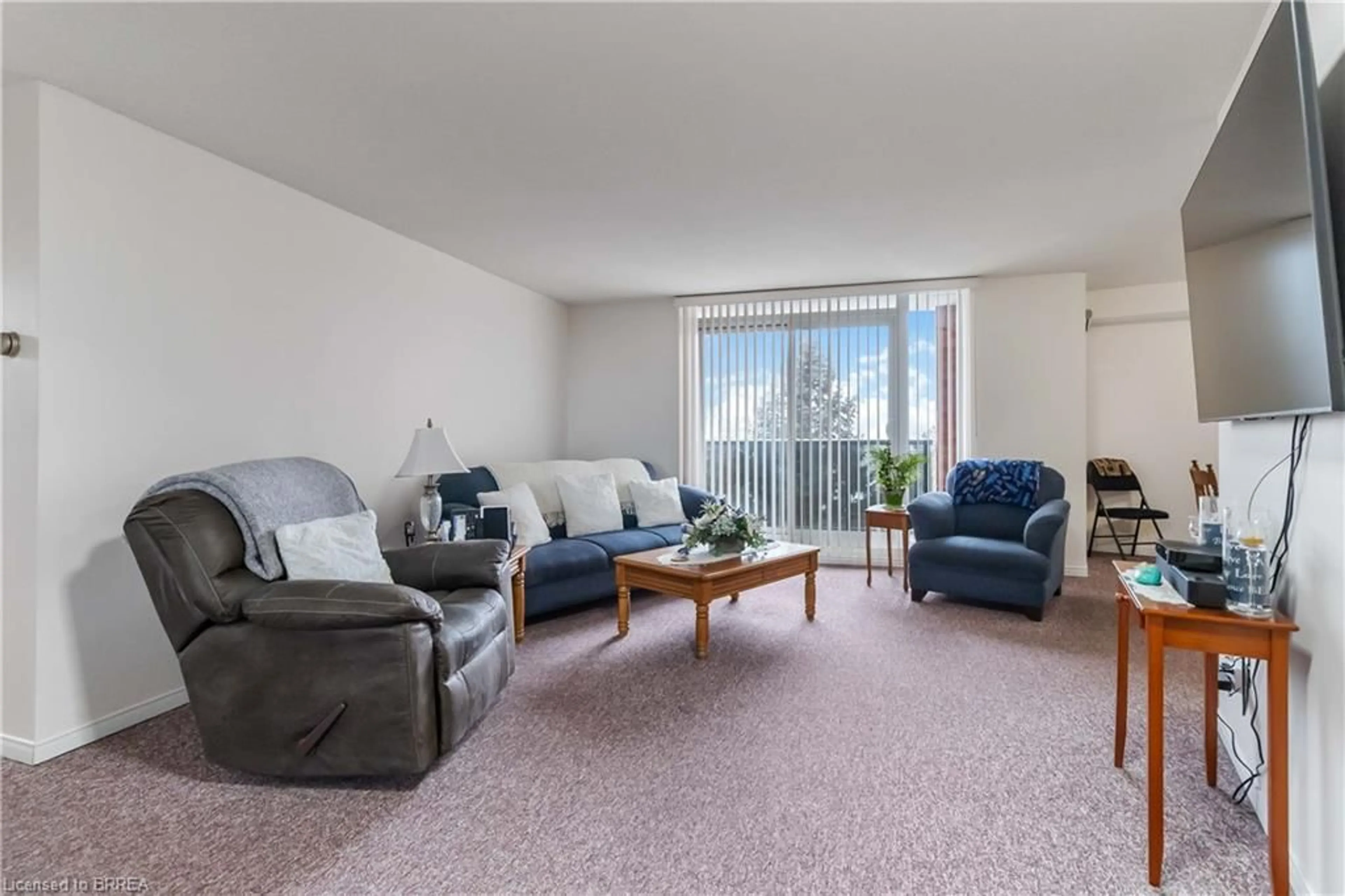 Living room with furniture, unknown for 9 Bonheur Crt #506, Brantford Ontario N3P 1Z5