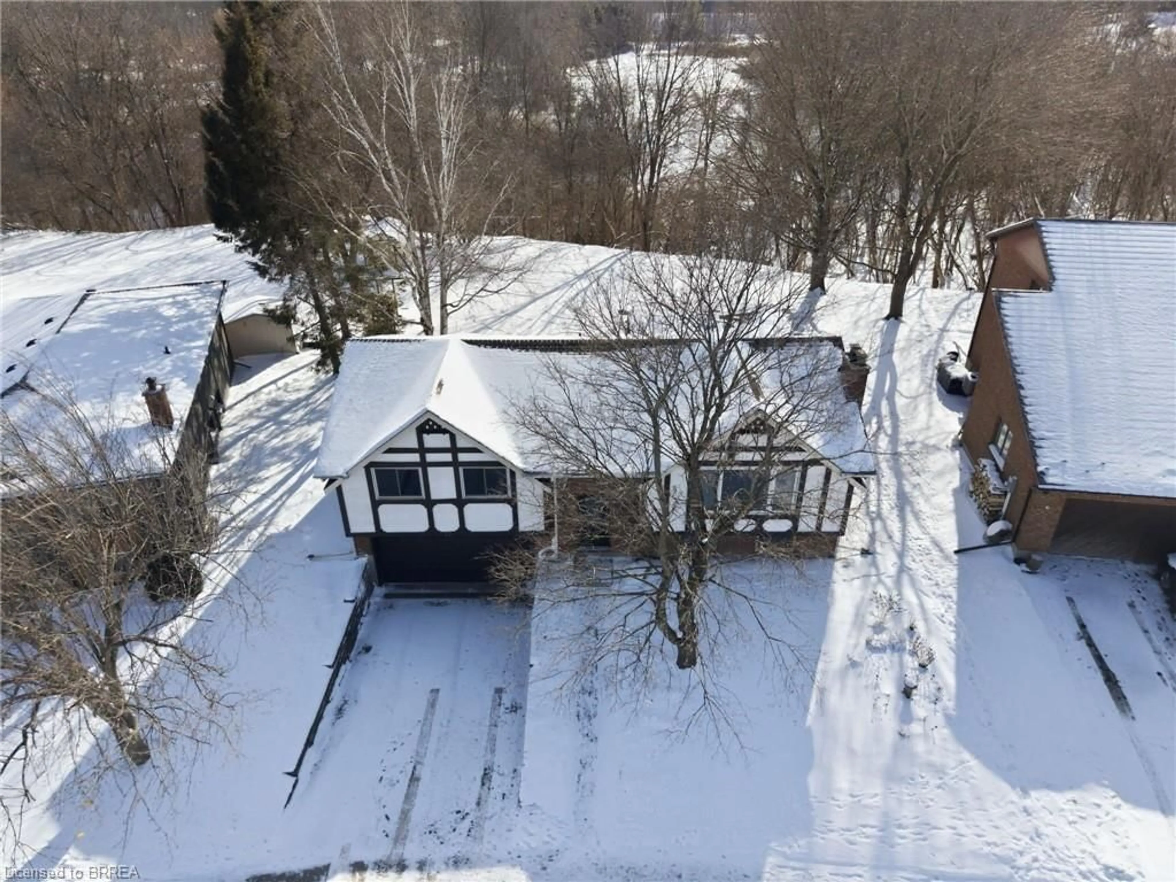 A pic from outside/outdoor area/front of a property/back of a property/a pic from drone, street for 37 Victor Blvd, St. George Ontario N0E 1N0