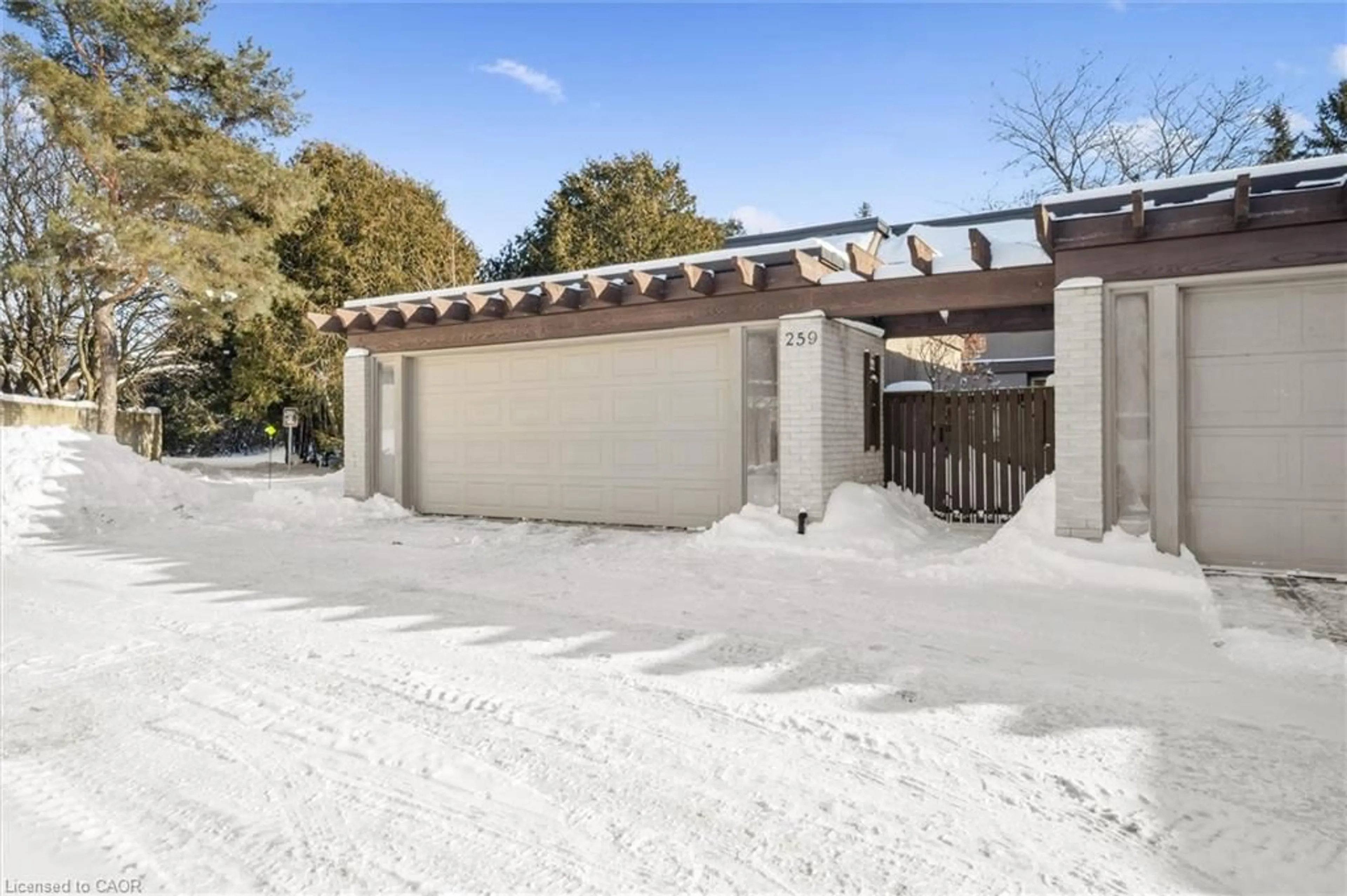 Patio, street for 259 Old Post Rd, Waterloo Ontario N2L 5B8