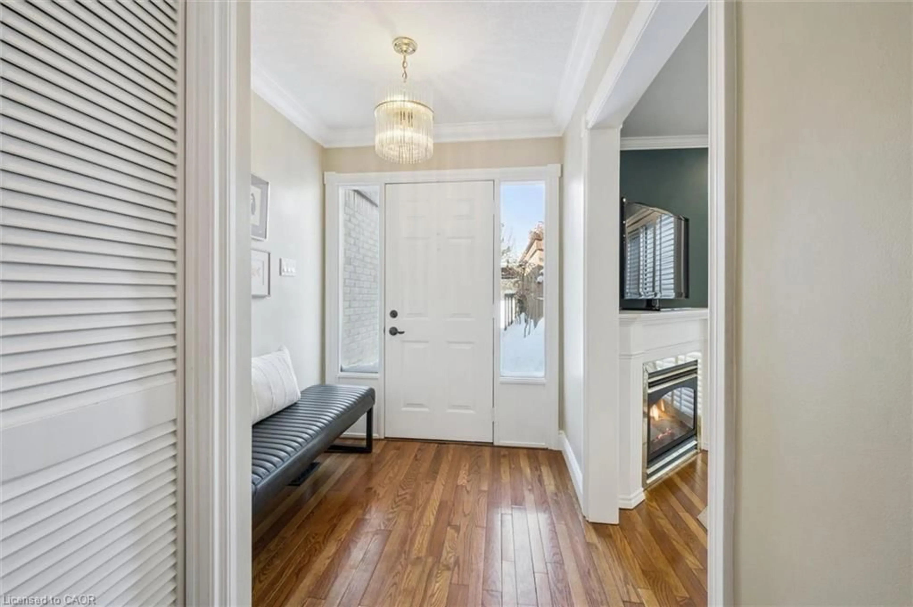 Indoor entryway for 259 Old Post Rd, Waterloo Ontario N2L 5B8