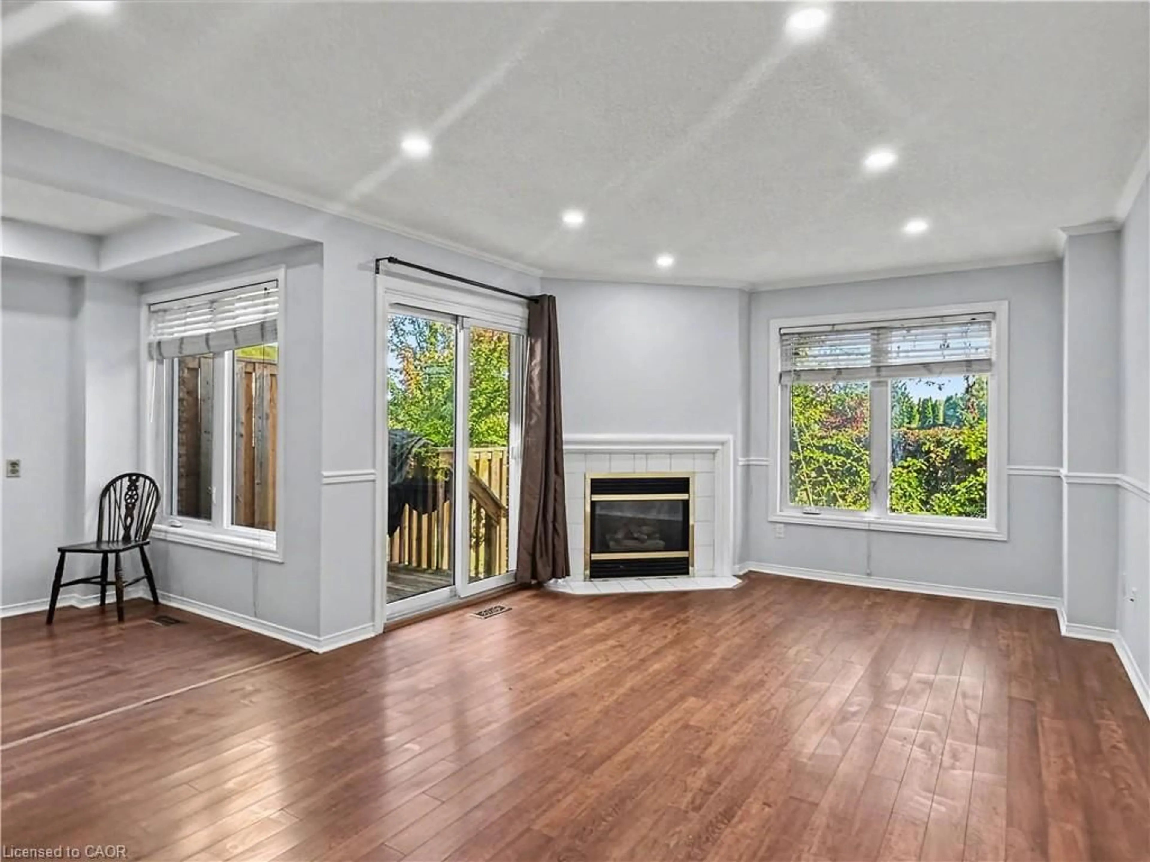 A pic of a room for 2215 Cleaver Ave, Burlington Ontario L7M 4C5