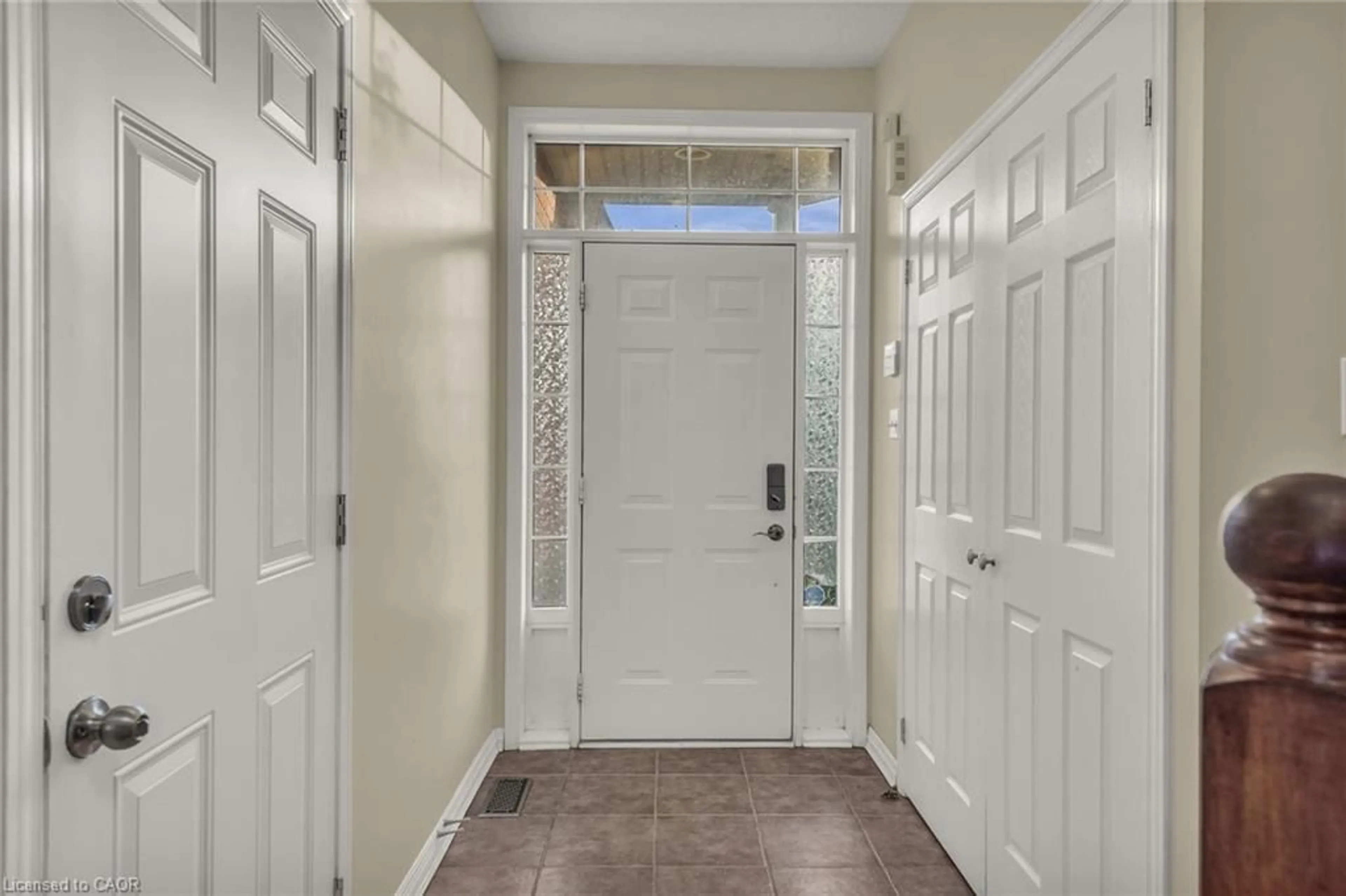 Indoor entryway for 150 Benziger Lane, Stoney Creek Ontario L8E 6G6