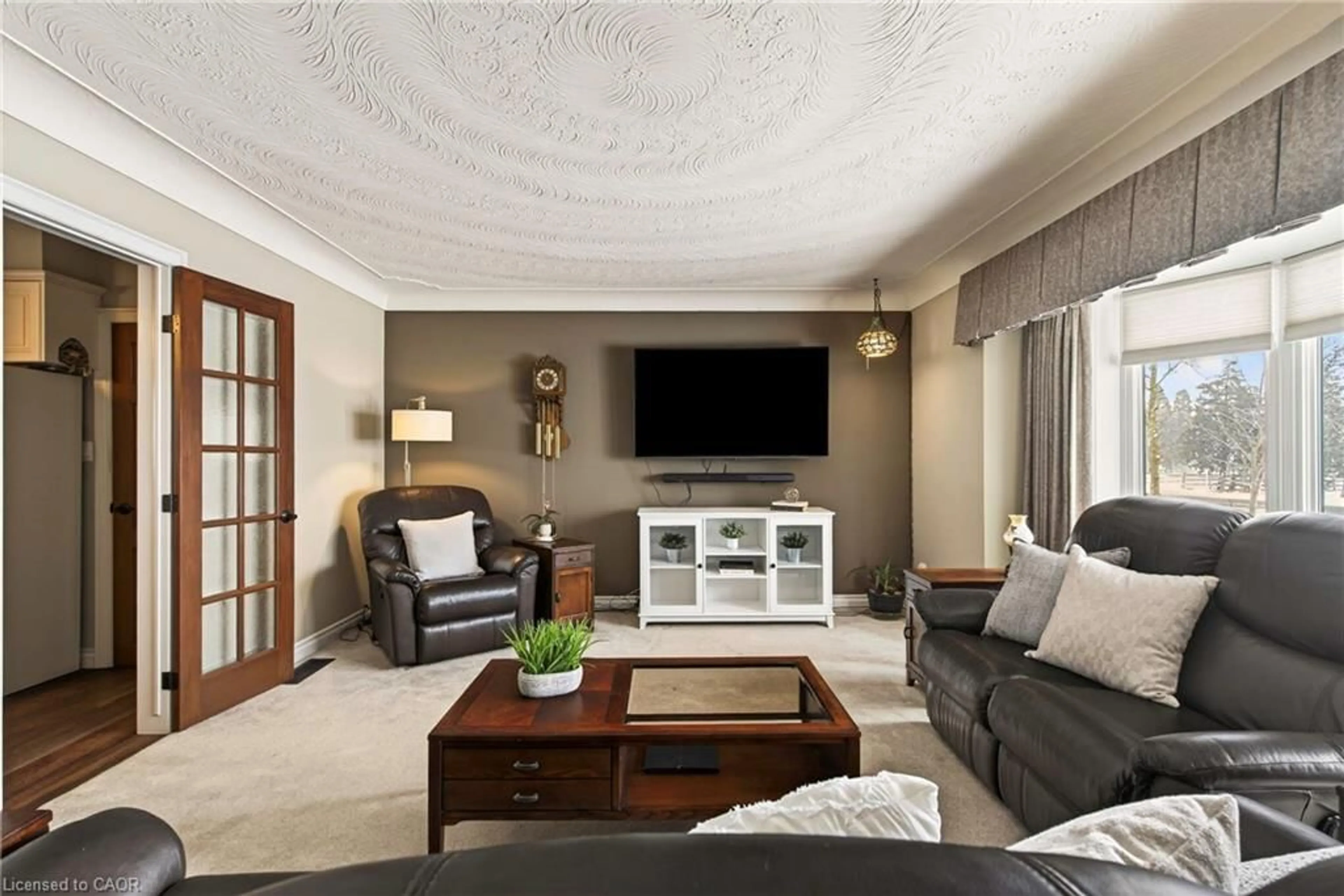 Living room with furniture, unknown for 3076 Grassie Rd, Grassie Ontario L0R 1M0