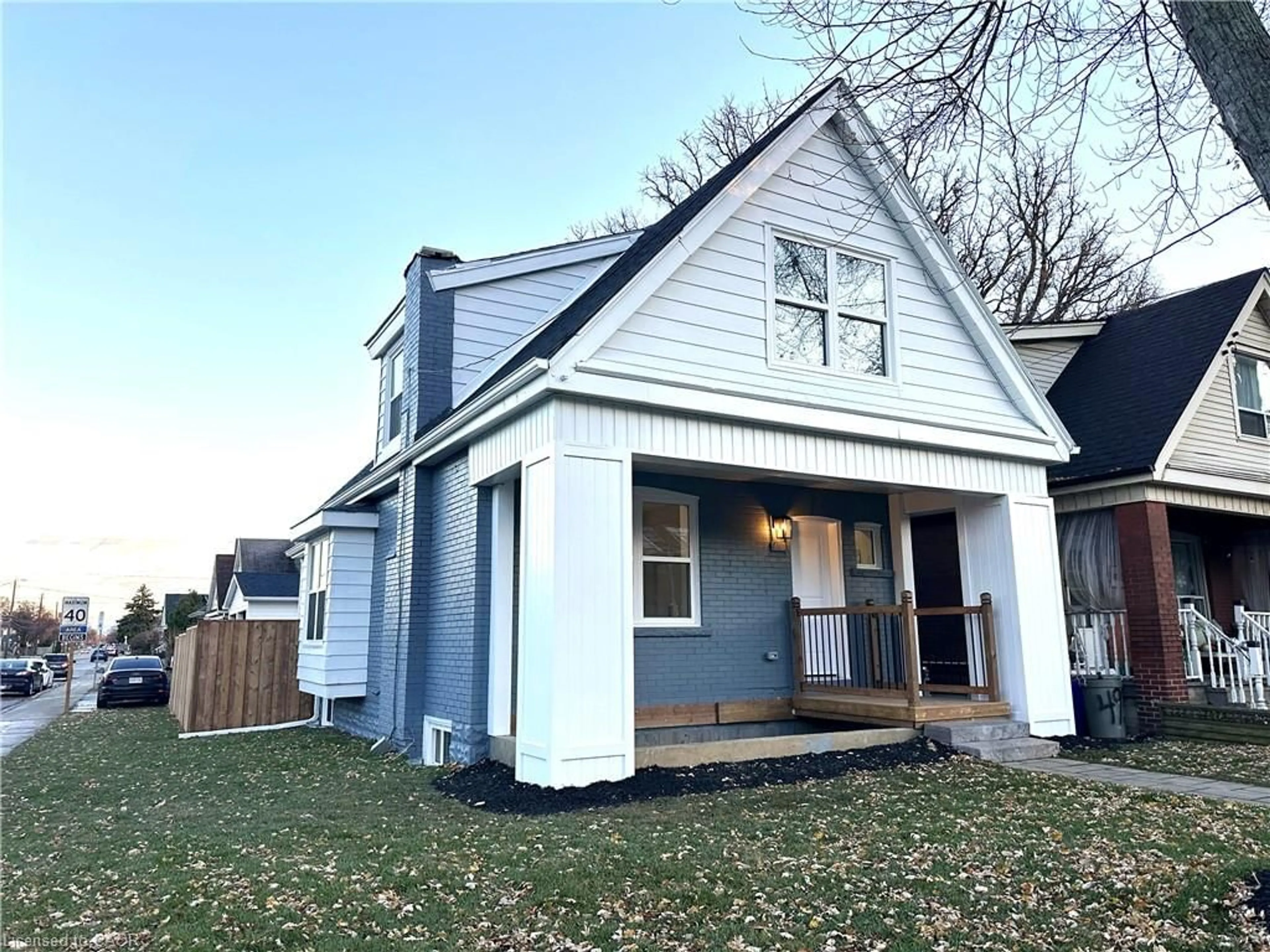 Home with vinyl exterior material, street for 491 Upper Wentworth St, Hamilton Ontario L9A 4T8