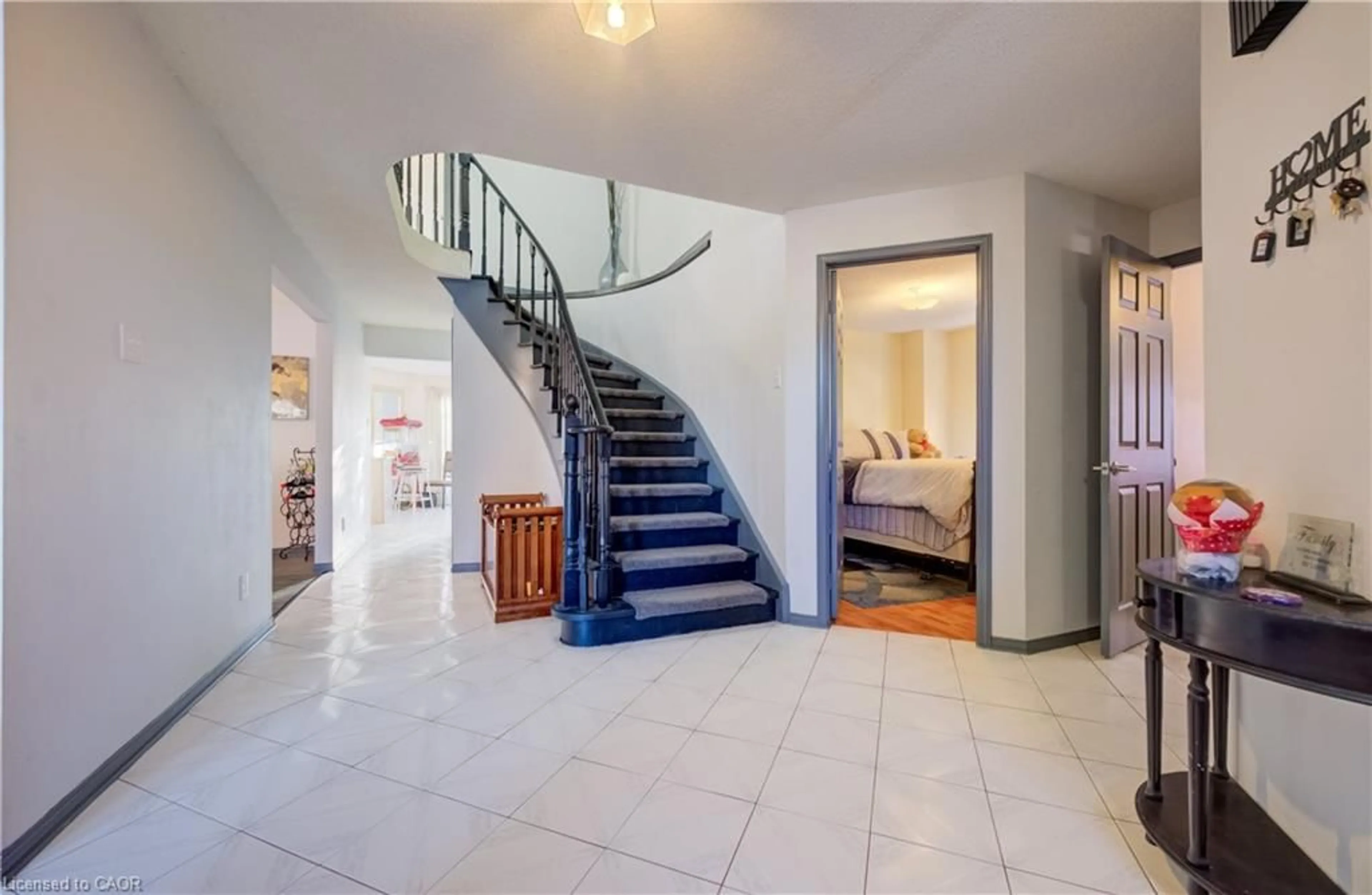 Indoor foyer for 24 Old Maple Lane, Kitchener Ontario N2N 2K4