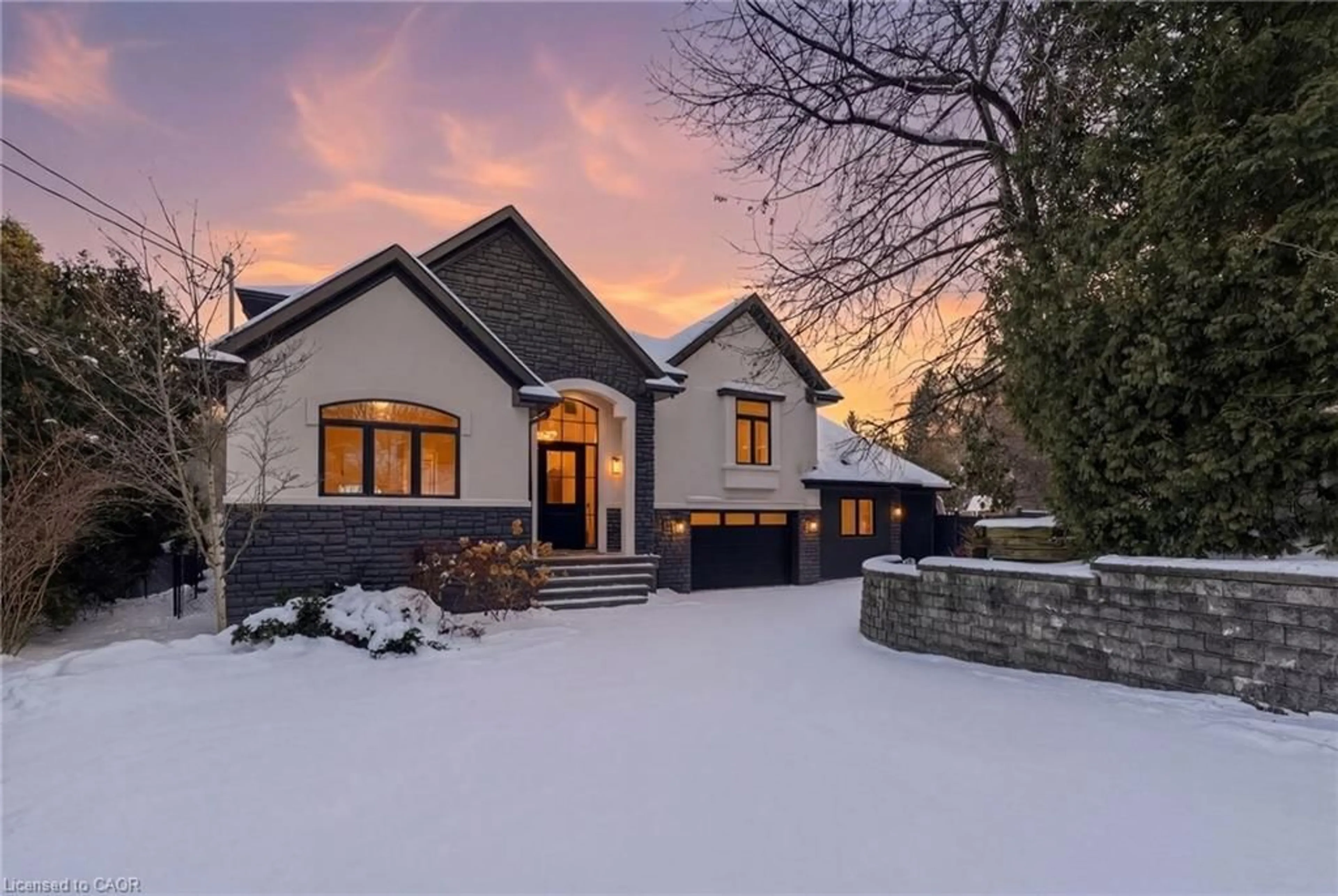 Home with brick exterior material, street for 1316 Dundas St, Burlington Ontario L7P 0S6