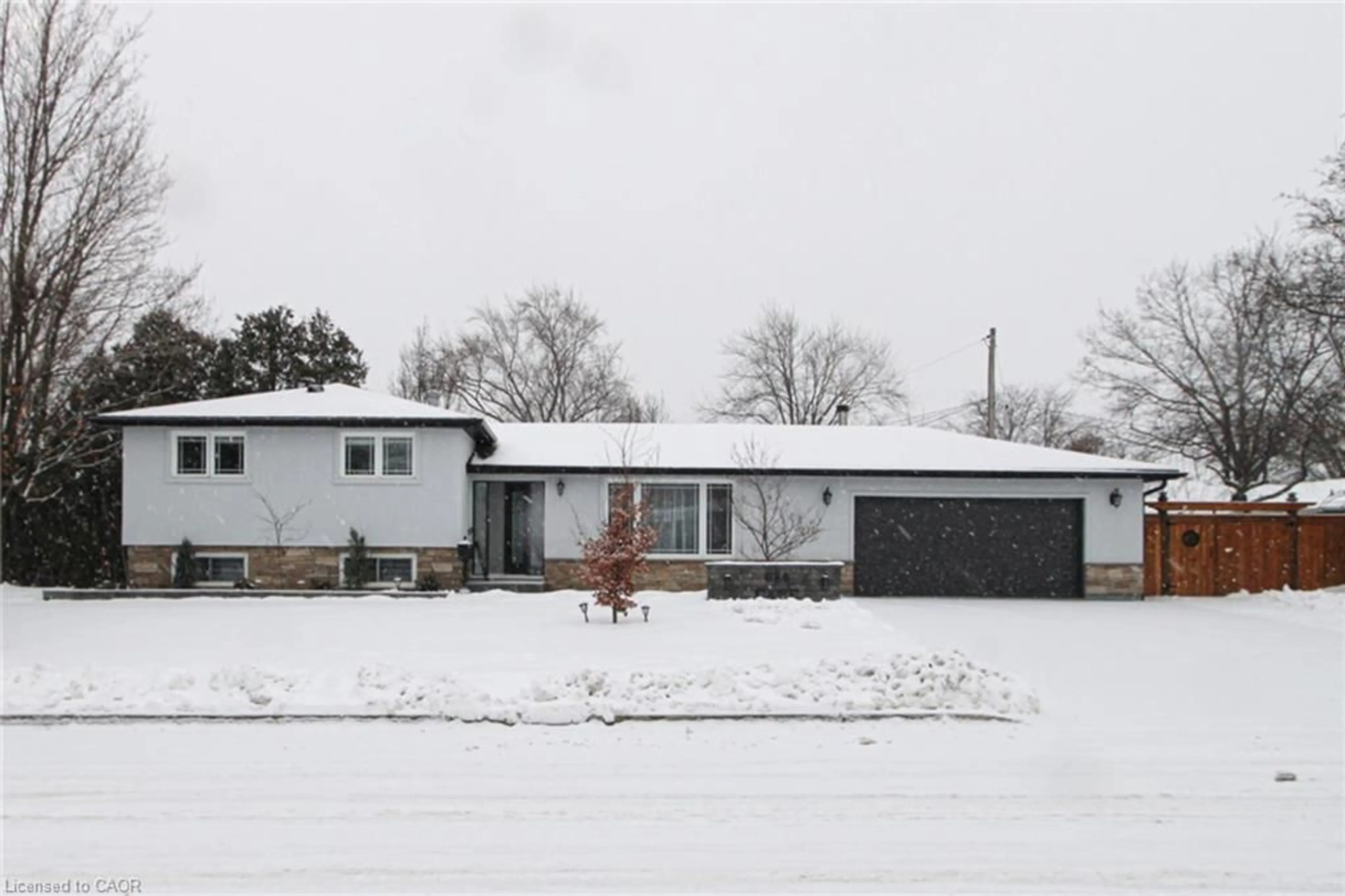 Home with vinyl exterior material, street for 626 Cape Ave, Burlington Ontario L7L 4M6