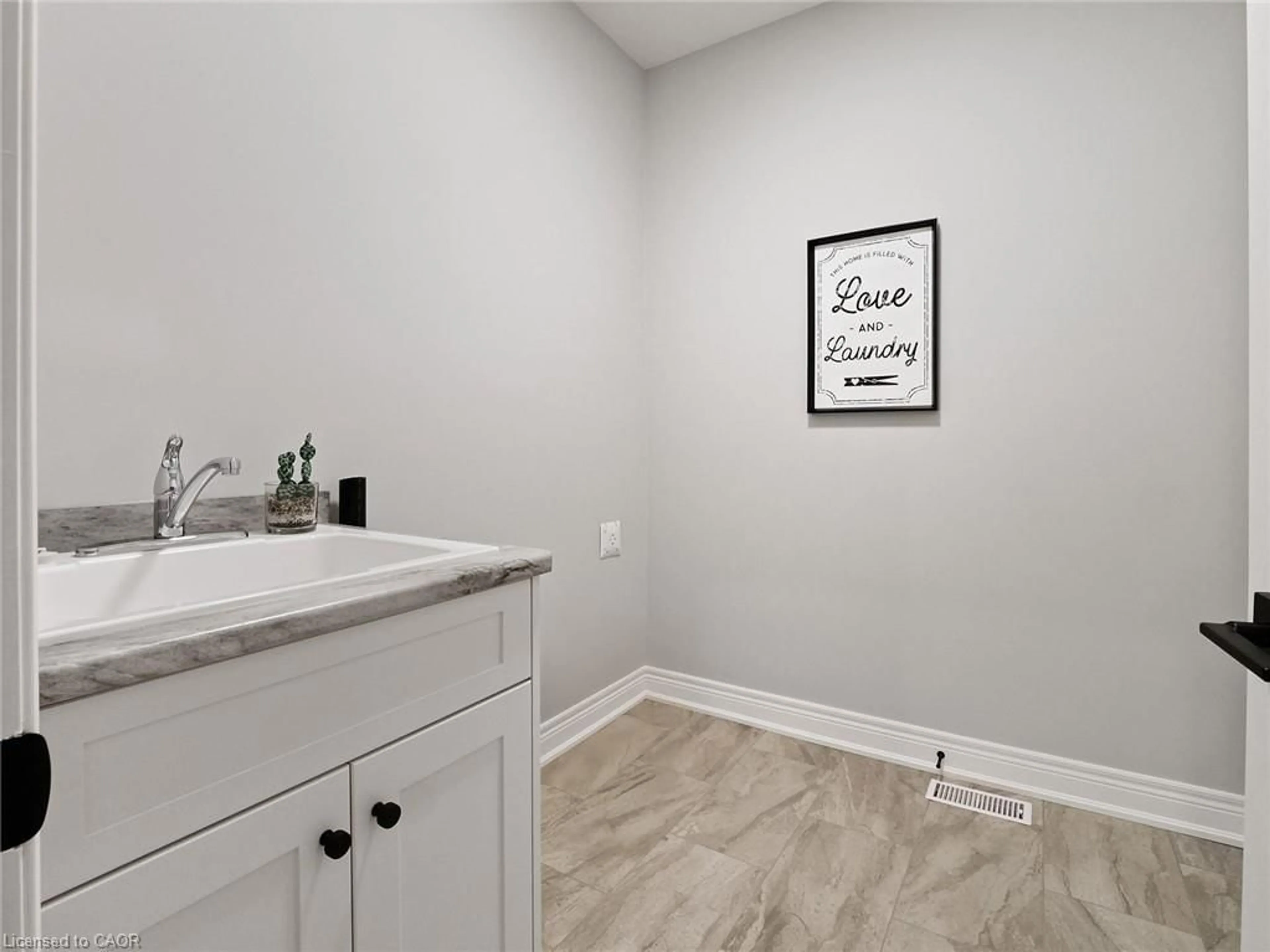 Laundry room for 15 Austin Dr, Welland Ontario L3B 5N8