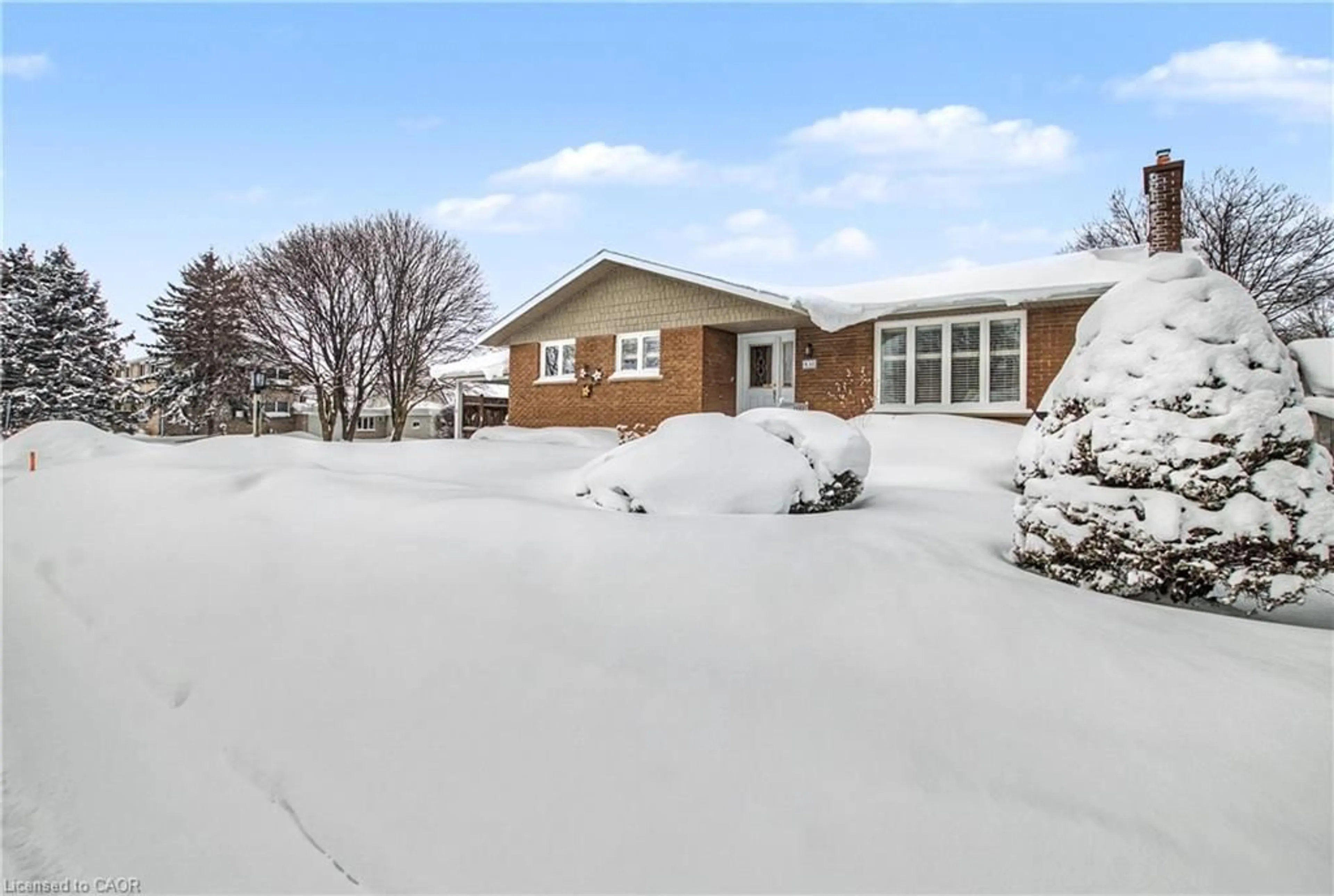 A pic from outside/outdoor area/front of a property/back of a property/a pic from drone, street for 938 Wellington St, Port Elgin Ontario N0H 2C3
