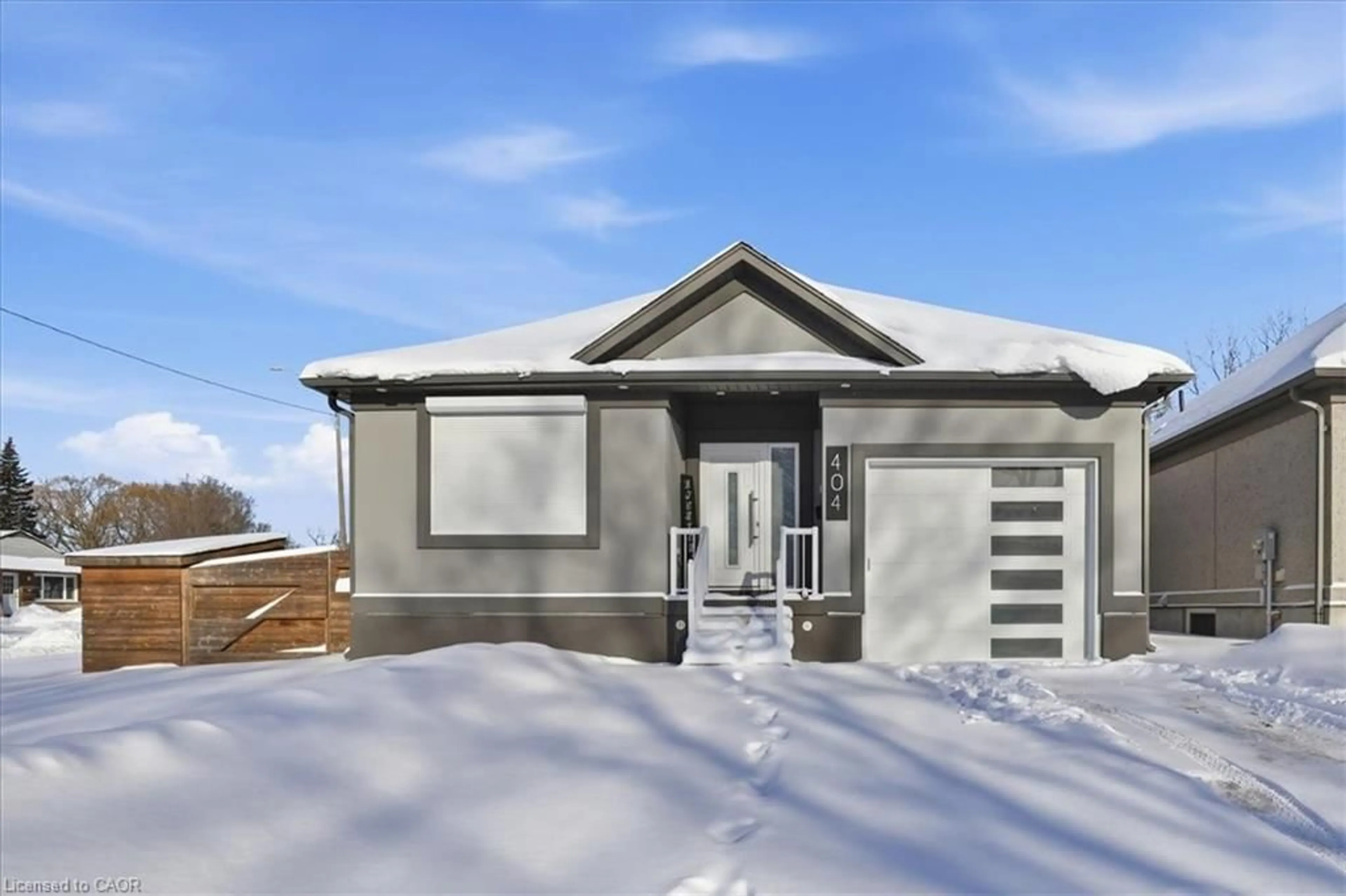 Home with vinyl exterior material, street for 404 Montrose St, Cambridge Ontario N3H 2P3