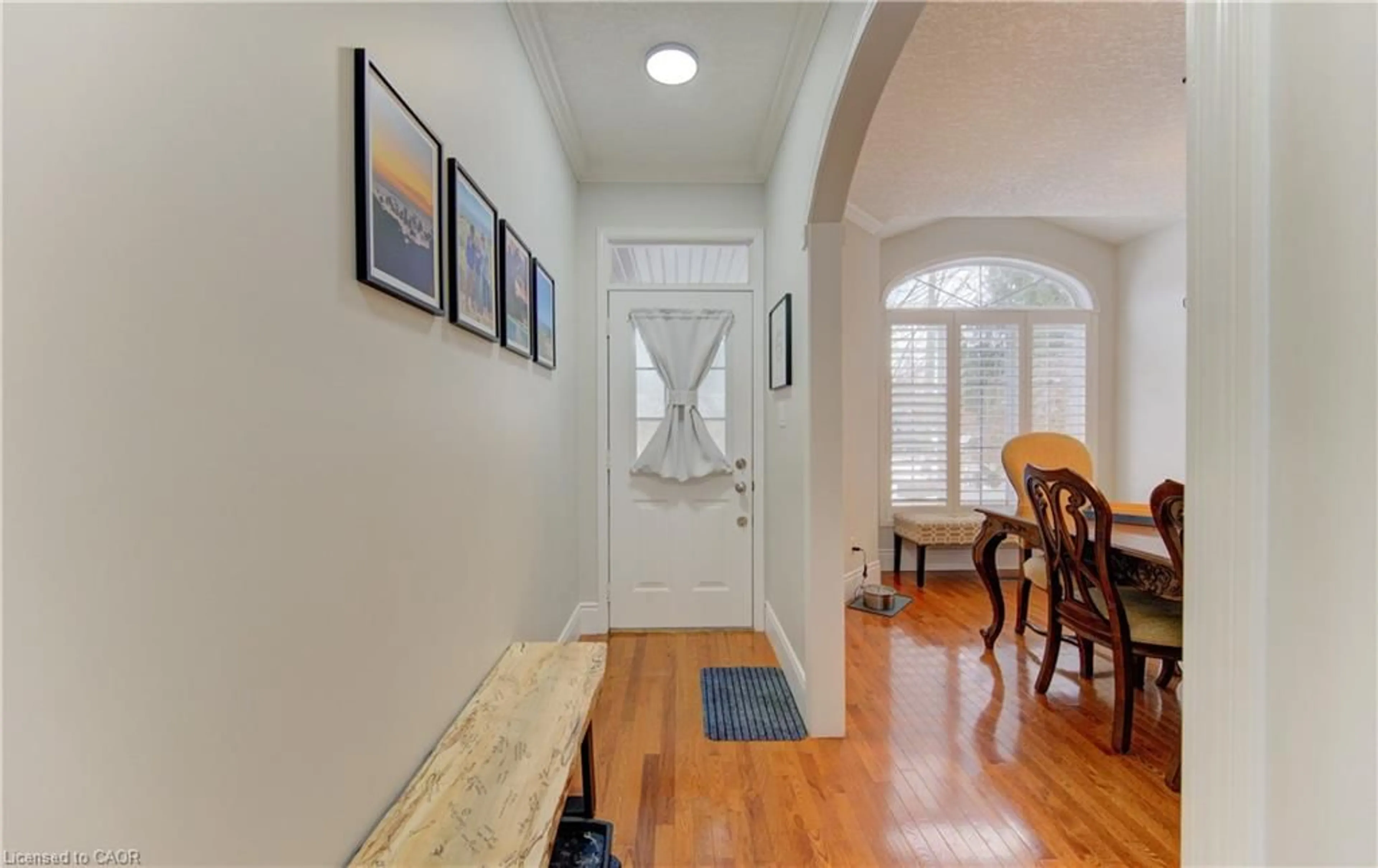 Indoor entryway for 200 Dearborn Blvd, Waterloo Ontario N2J 4Y3