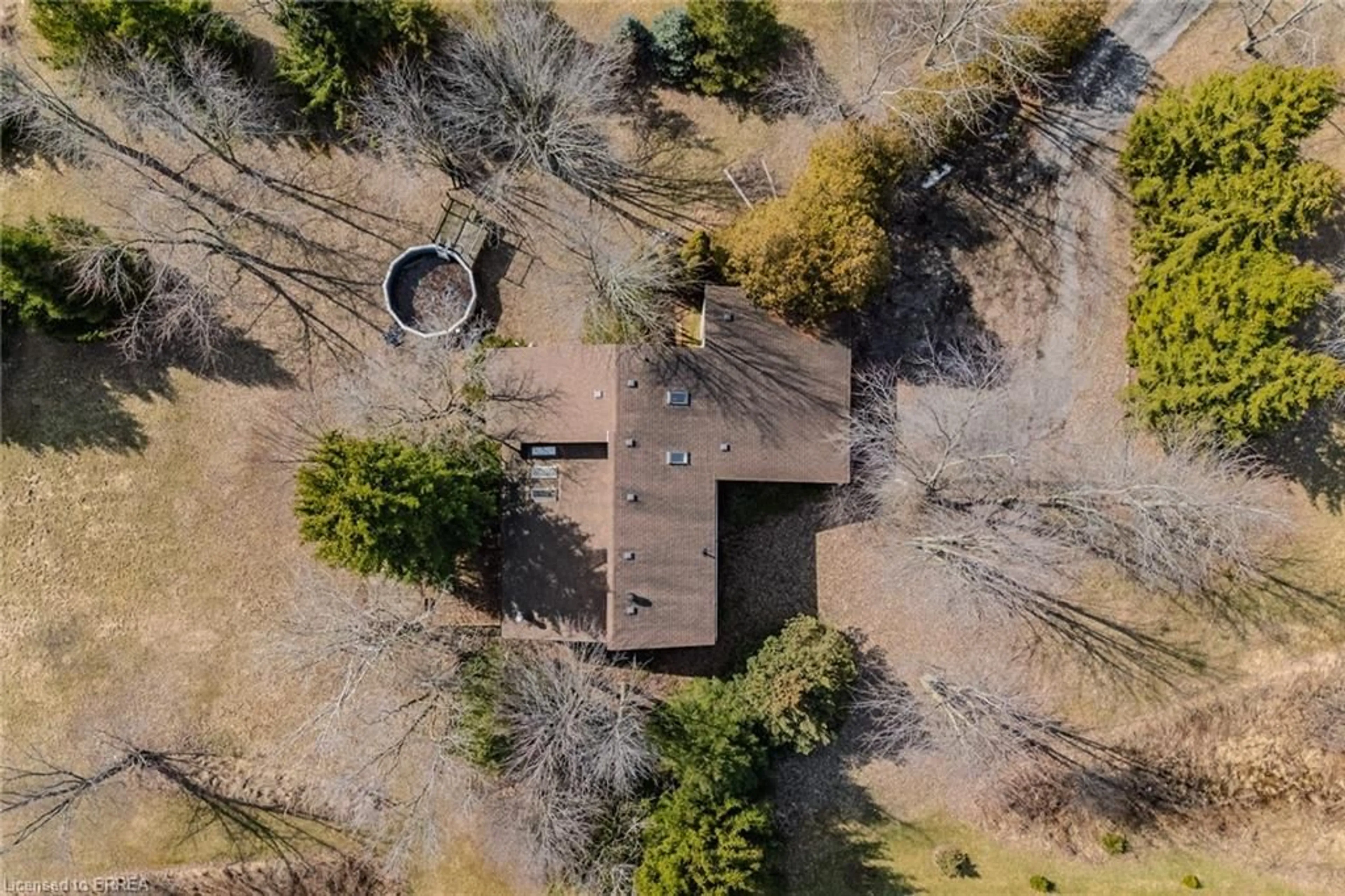 A pic from outside/outdoor area/front of a property/back of a property/a pic from drone, building for 39 Baptist Church Rd, Brantford Ontario N3T 5L4