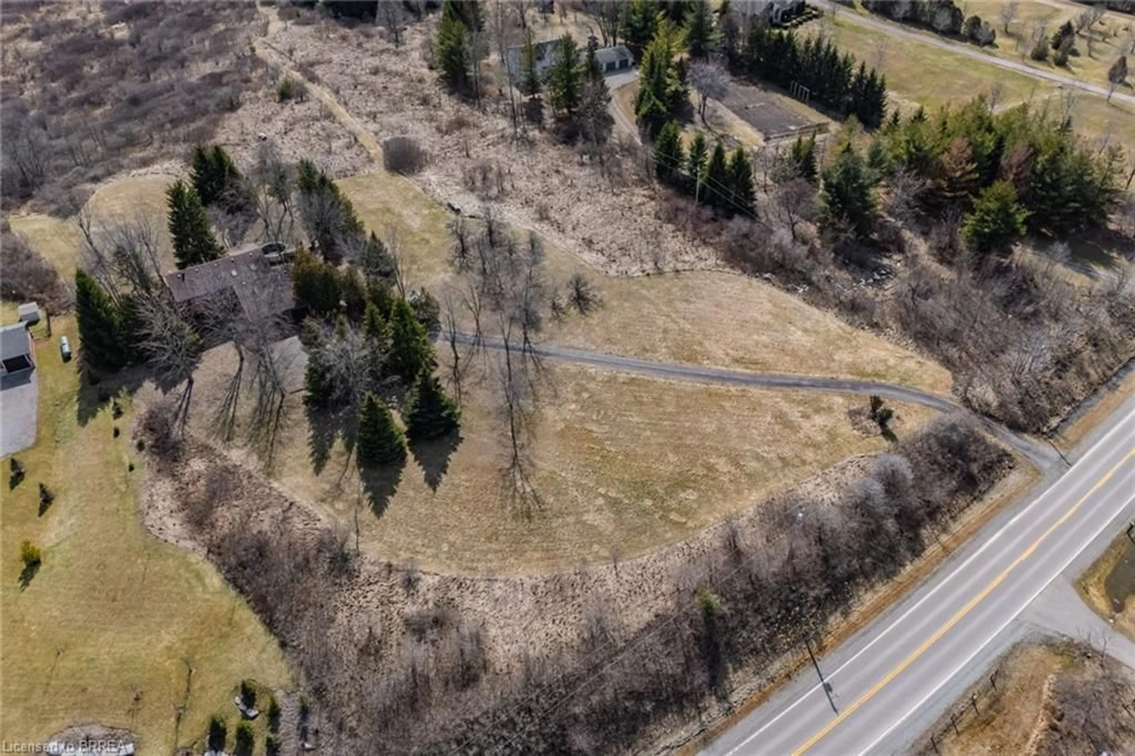 A pic from outside/outdoor area/front of a property/back of a property/a pic from drone, forest/trees view for 39 Baptist Church Rd, Brantford Ontario N3T 5L4